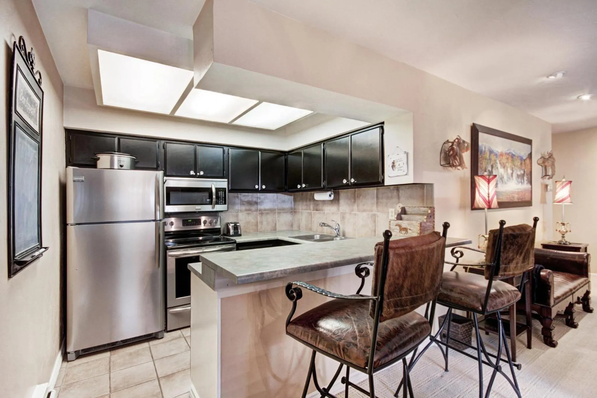 Kitchen or kitchenette in Lodge at Vail, A RockResort