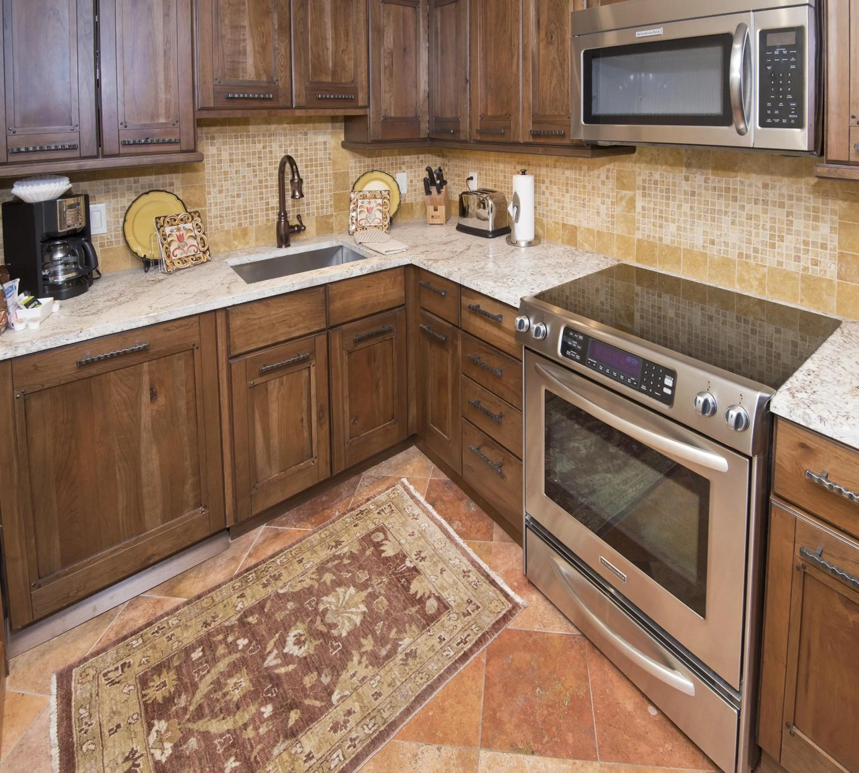 Kitchen or kitchenette in Lodge at Vail, A RockResort