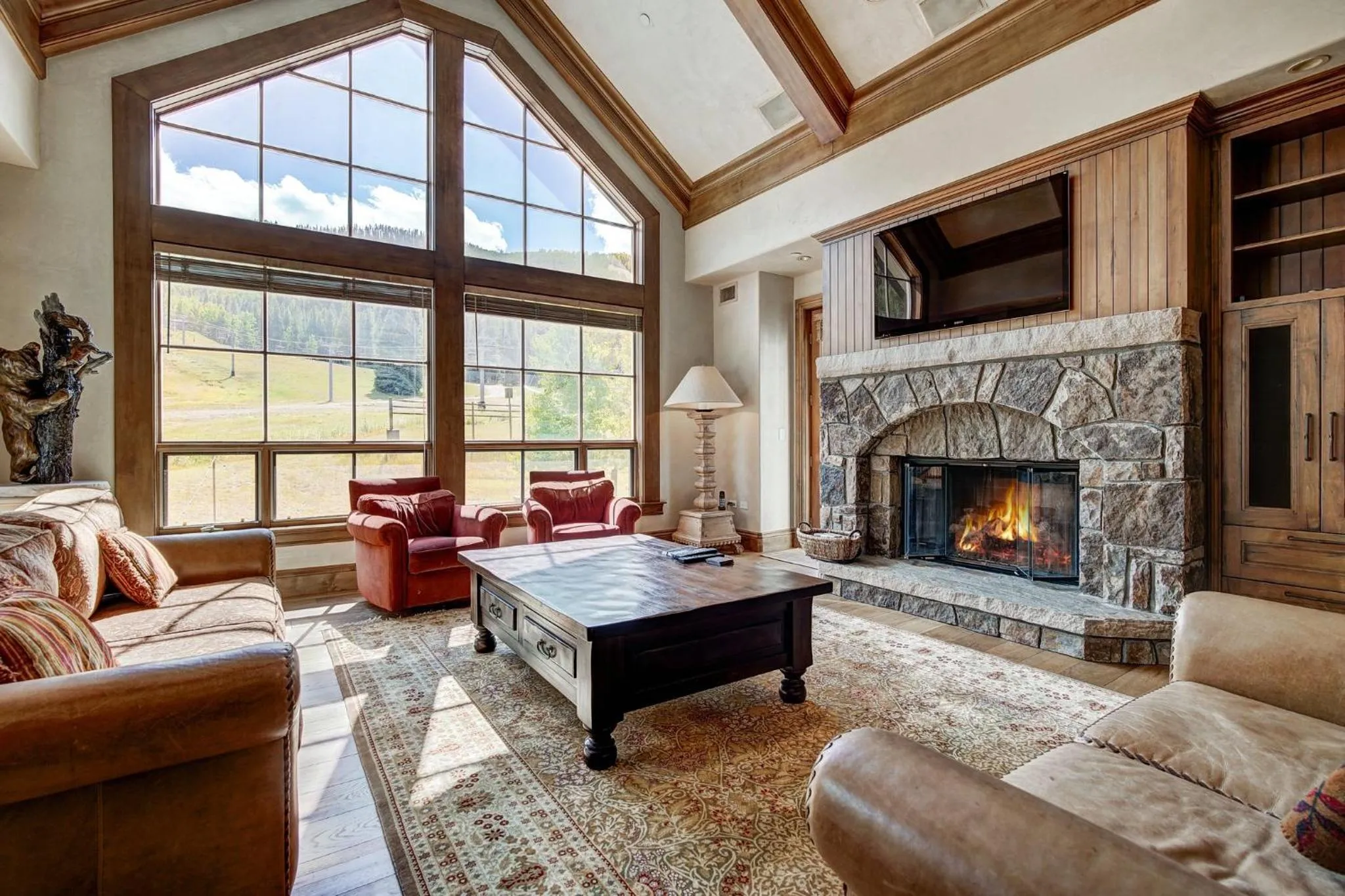 Living room in Lodge at Vail, A RockResort