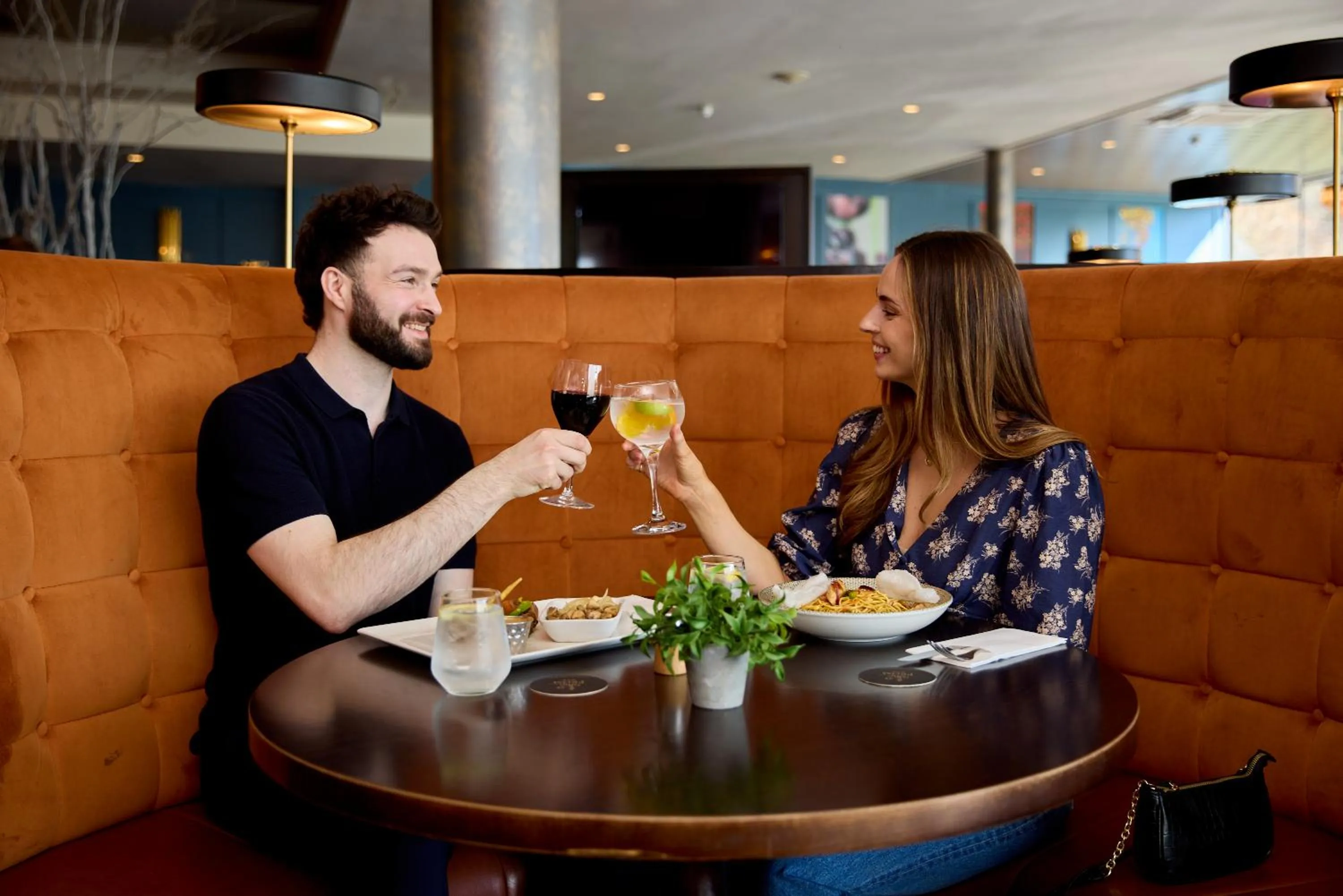 Restaurant/places to eat in Riverside Park Hotel