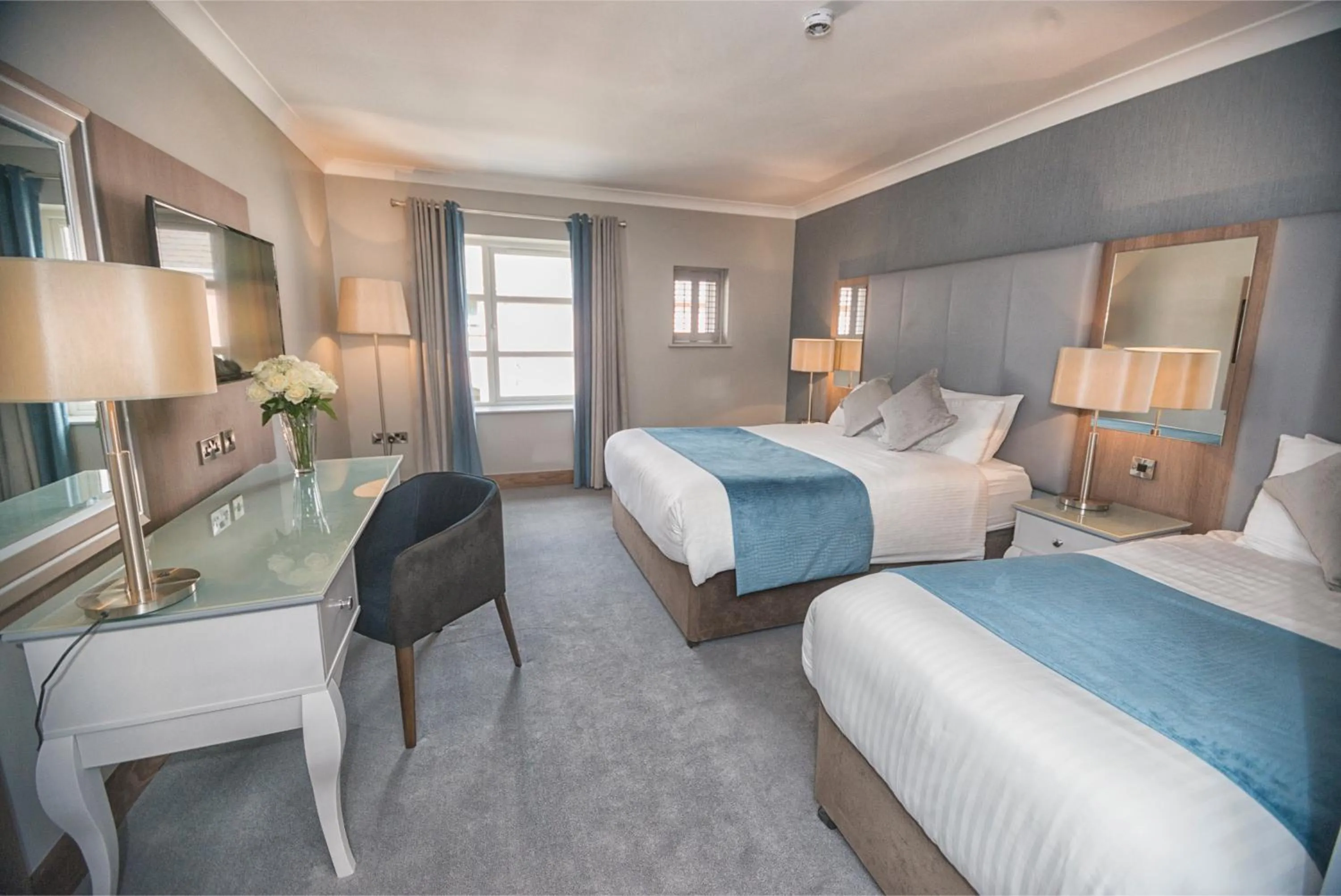 Bedroom, Bed in Riverside Park Hotel