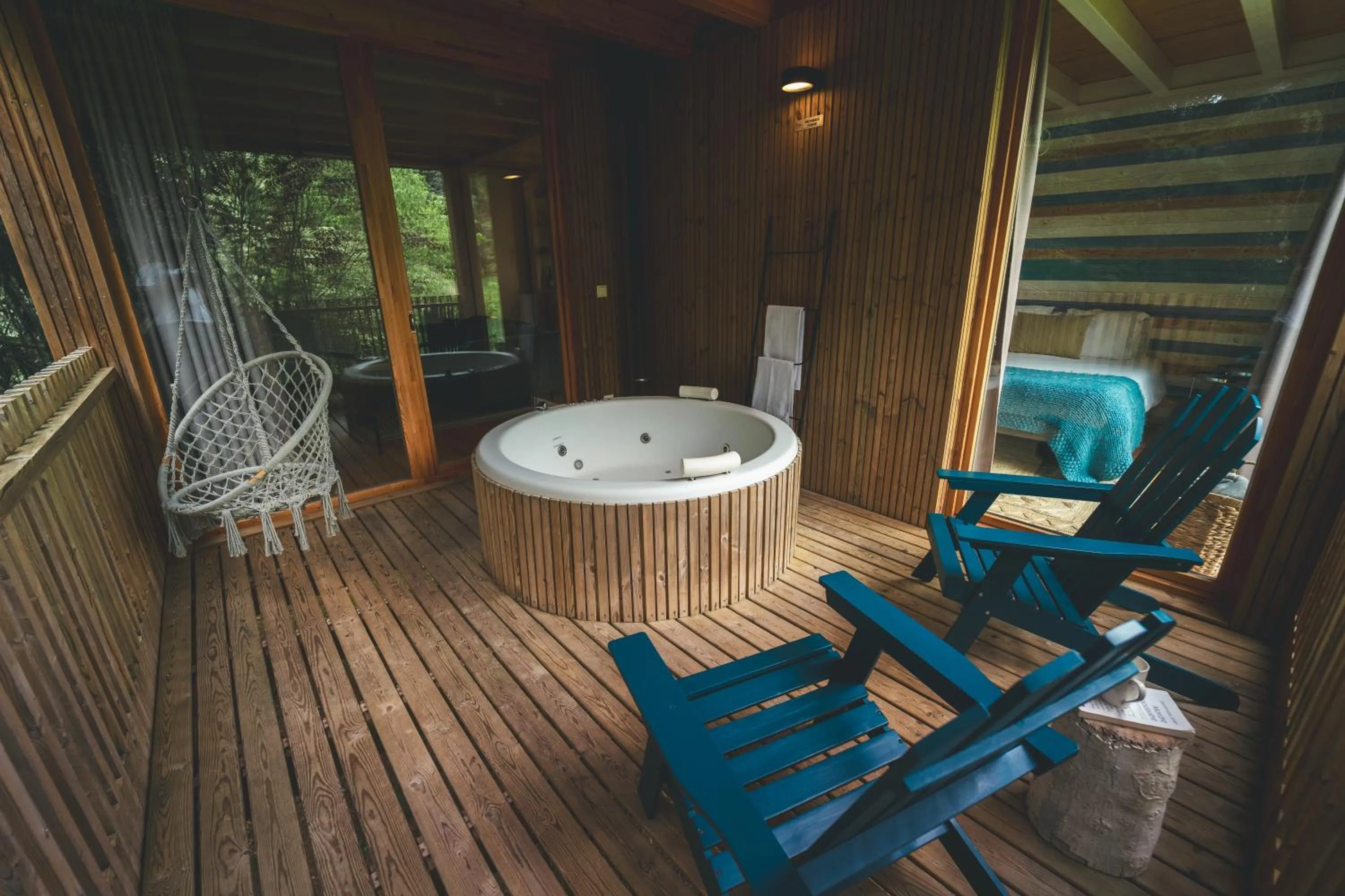 Hot Tub in HolaCamp Camino