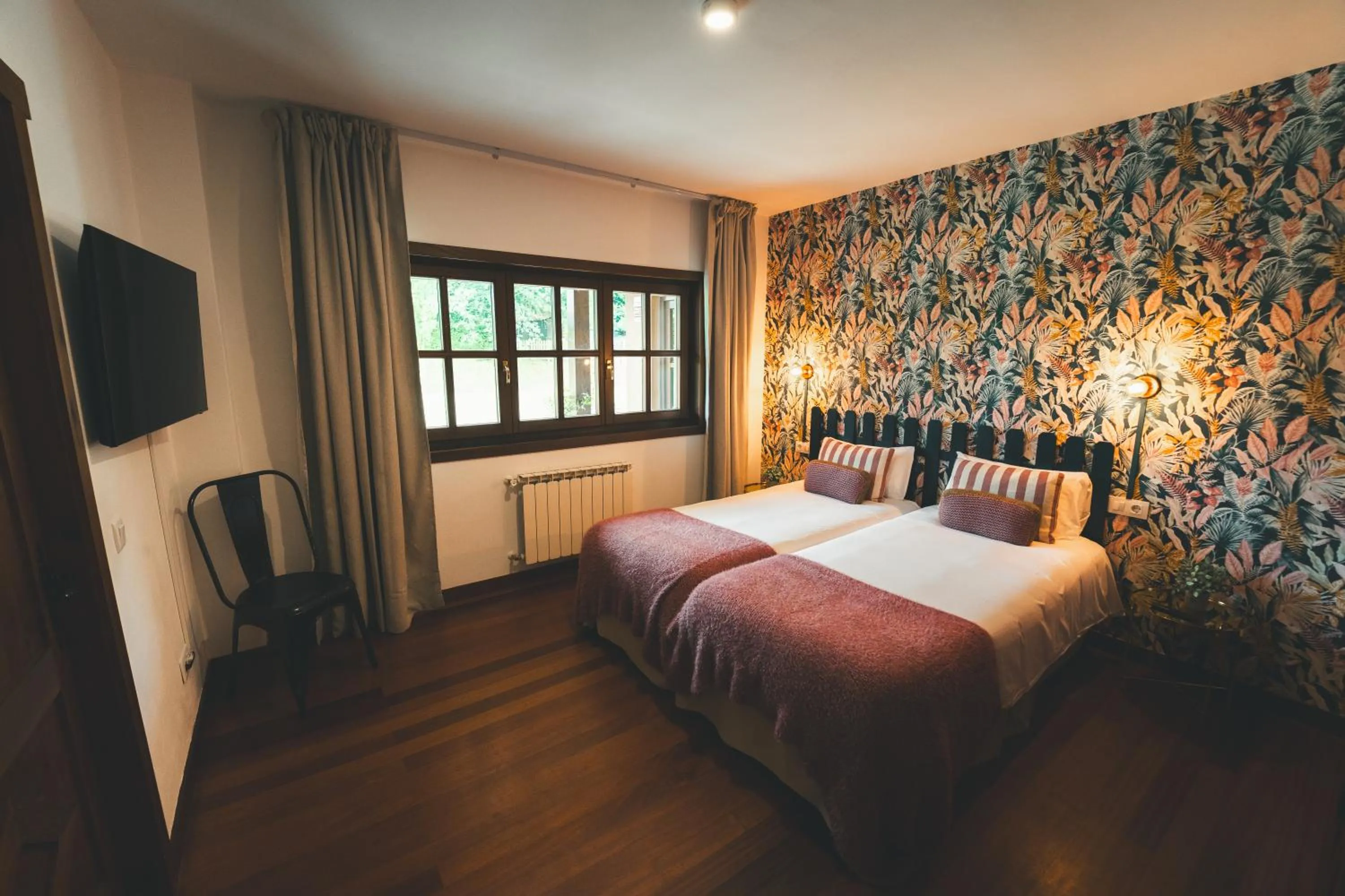Photo of the whole room, Bed in HolaCamp Camino