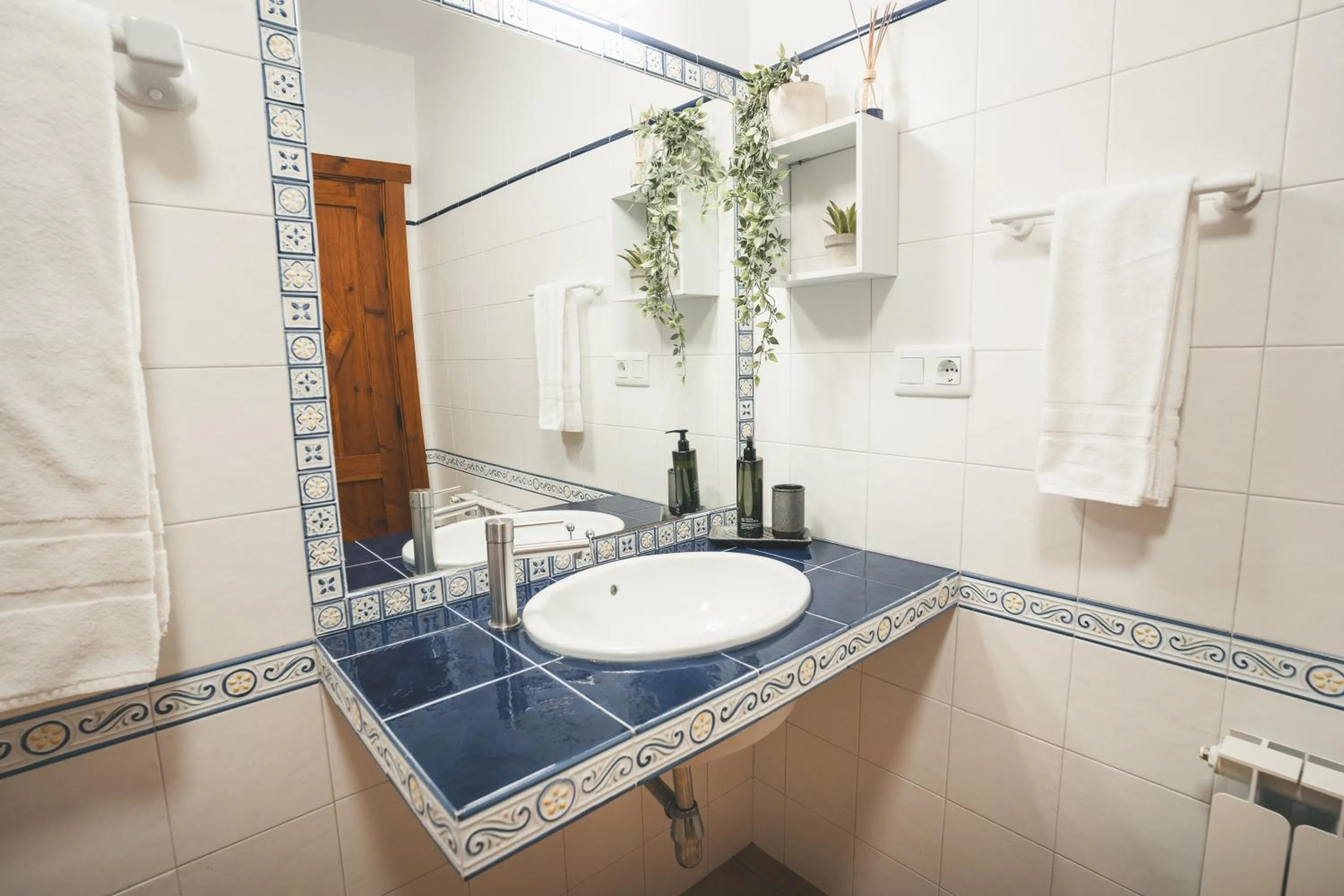 Shower in HolaCamp Camino