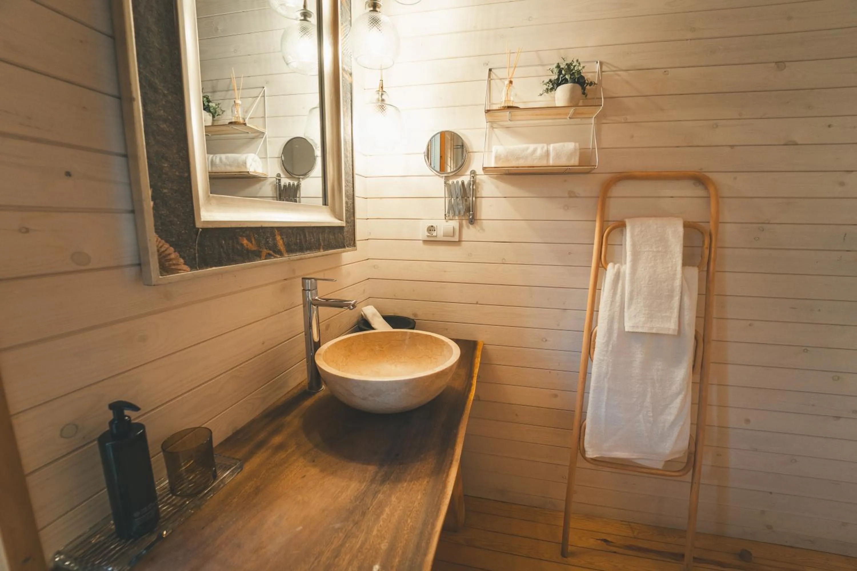 Shower in HolaCamp Camino