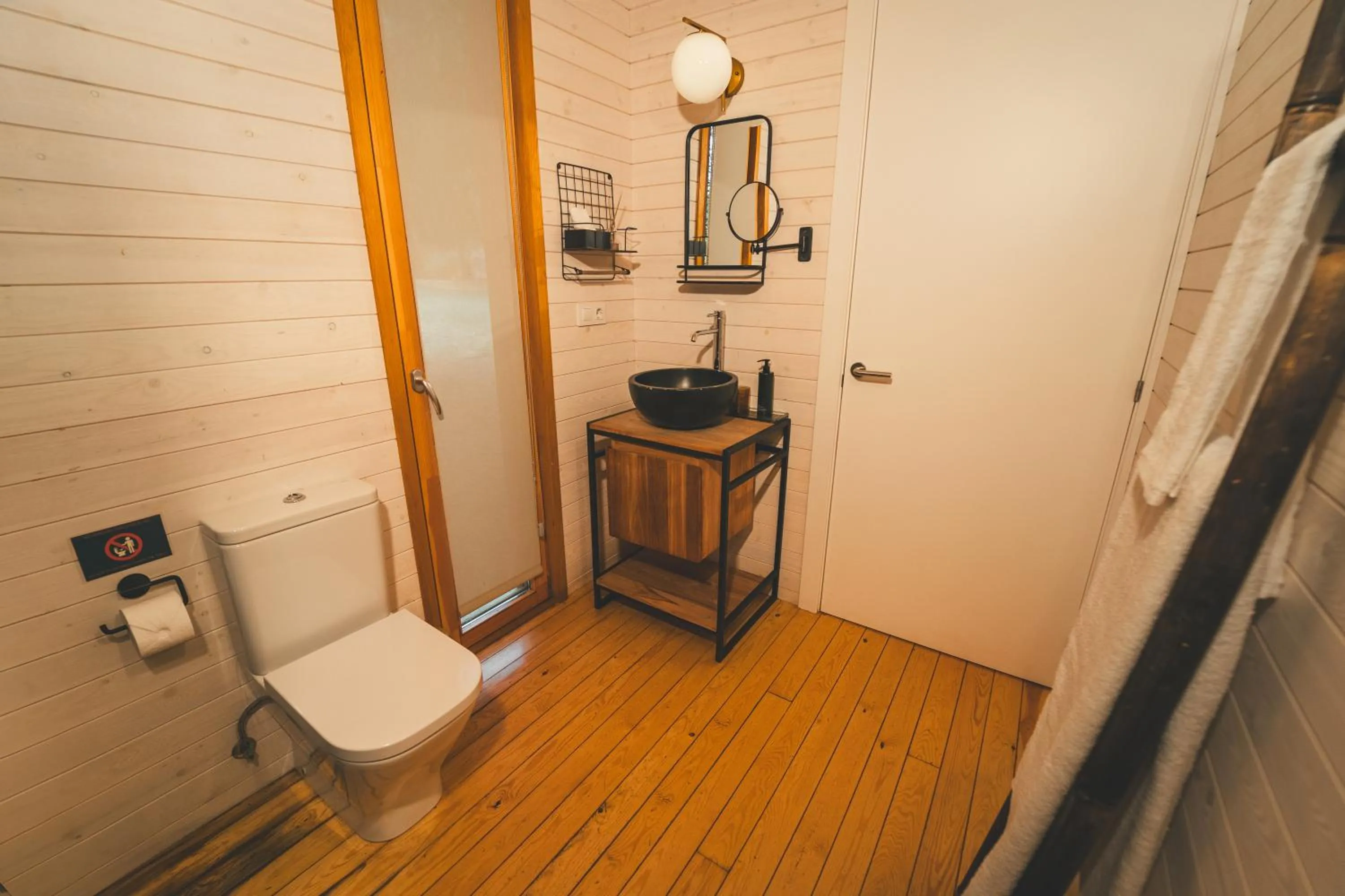 Bathroom in HolaCamp Camino