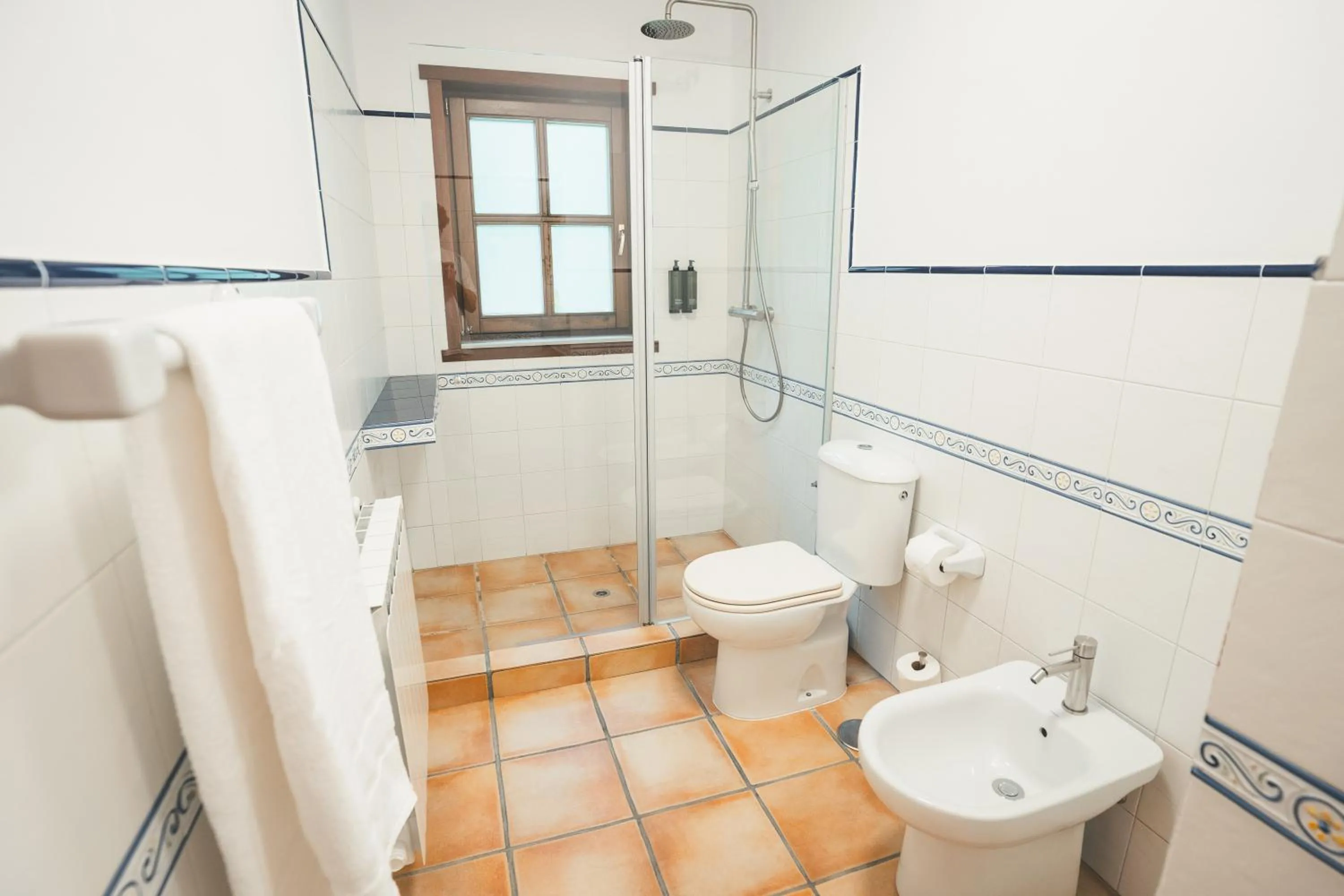 Shower in HolaCamp Camino