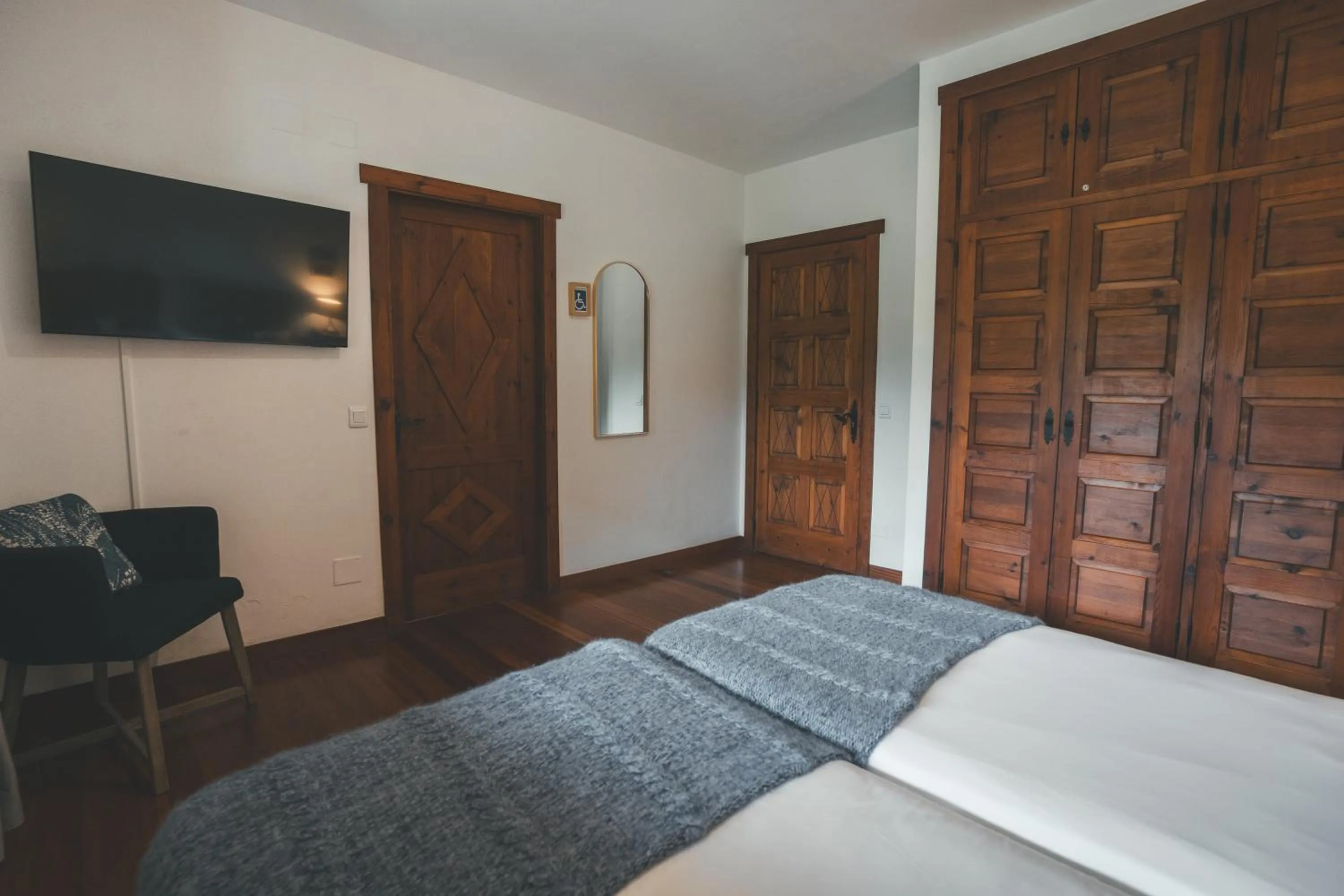 Photo of the whole room, Bed in HolaCamp Camino