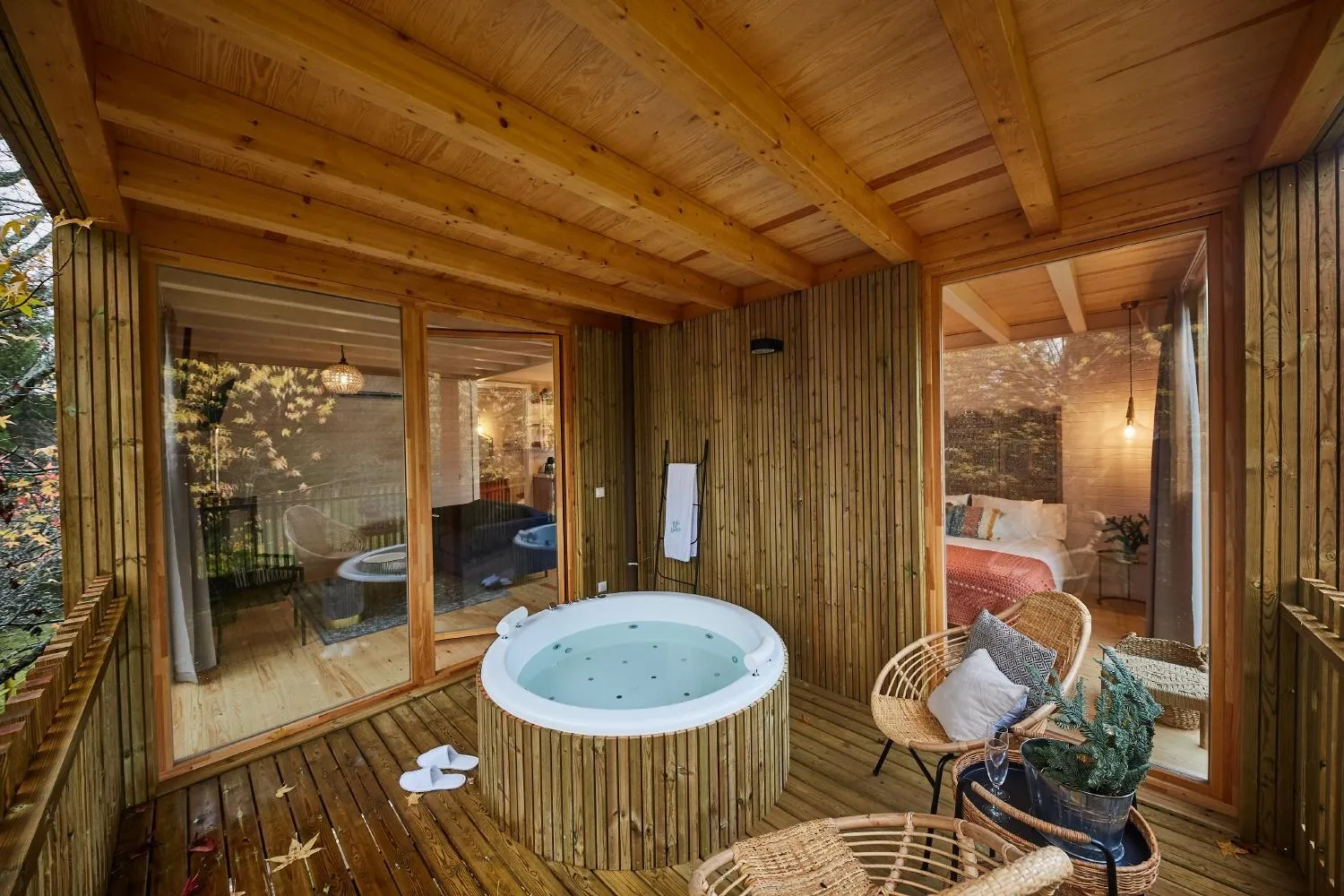 Hot Tub in HolaCamp Camino