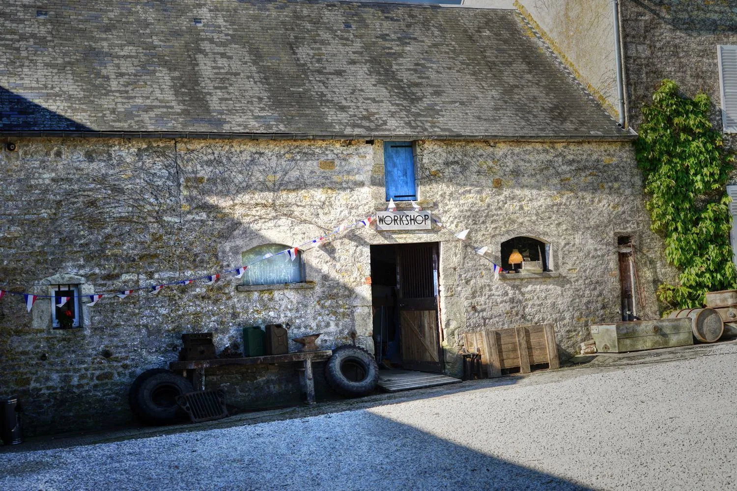 Property building in Domaine Airborne