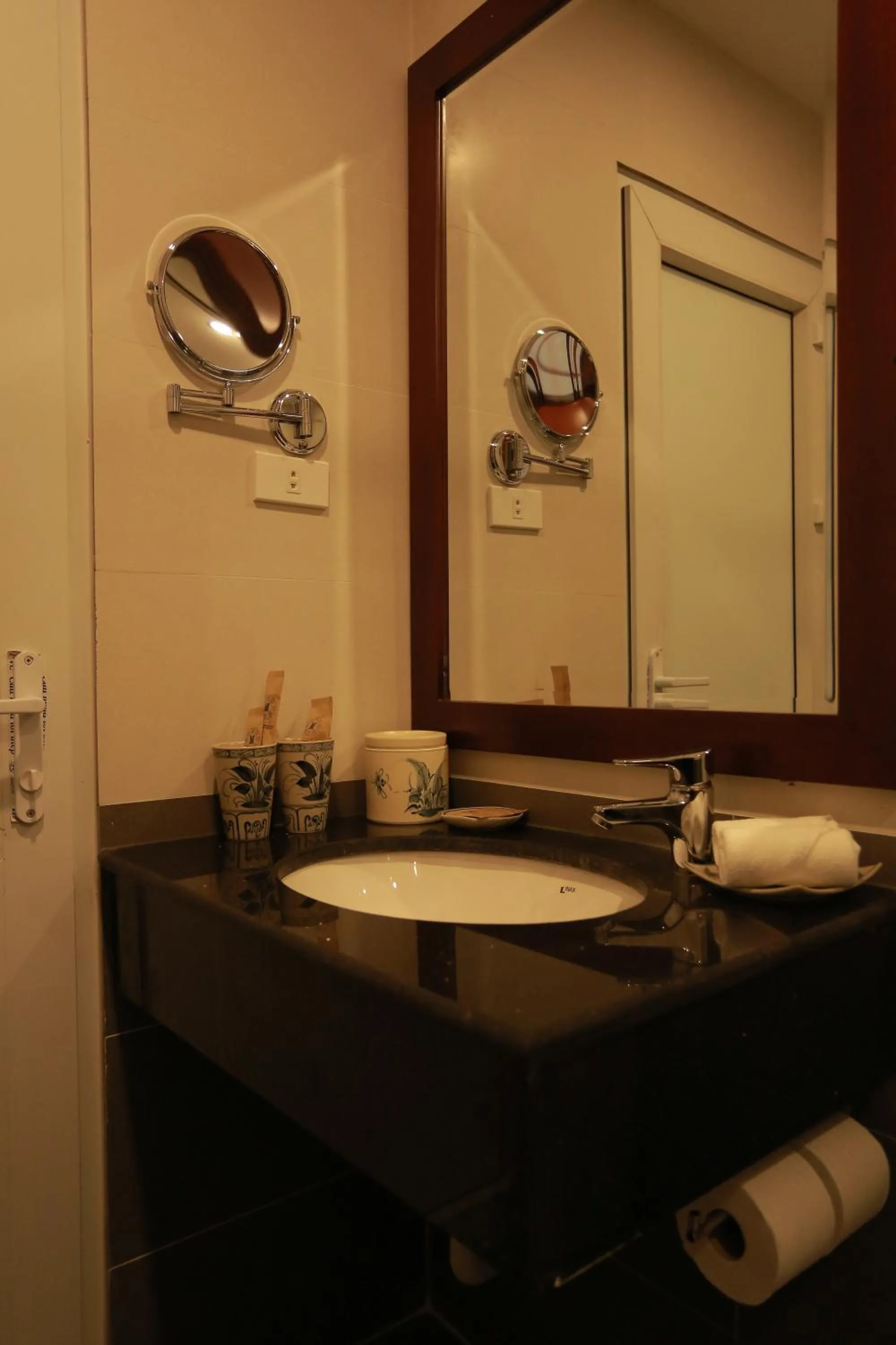 Bathroom in The Melbourne Hotel