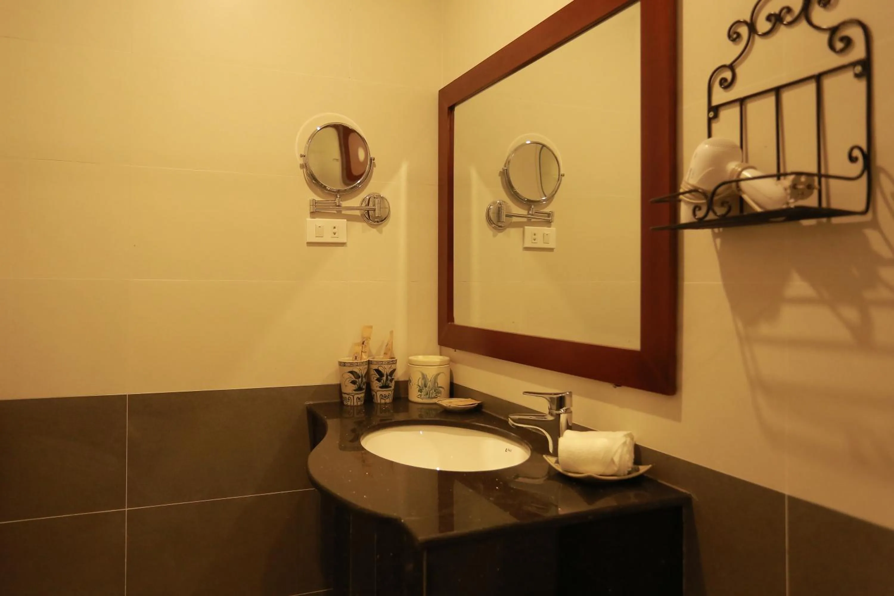 Toilet in The Melbourne Hotel