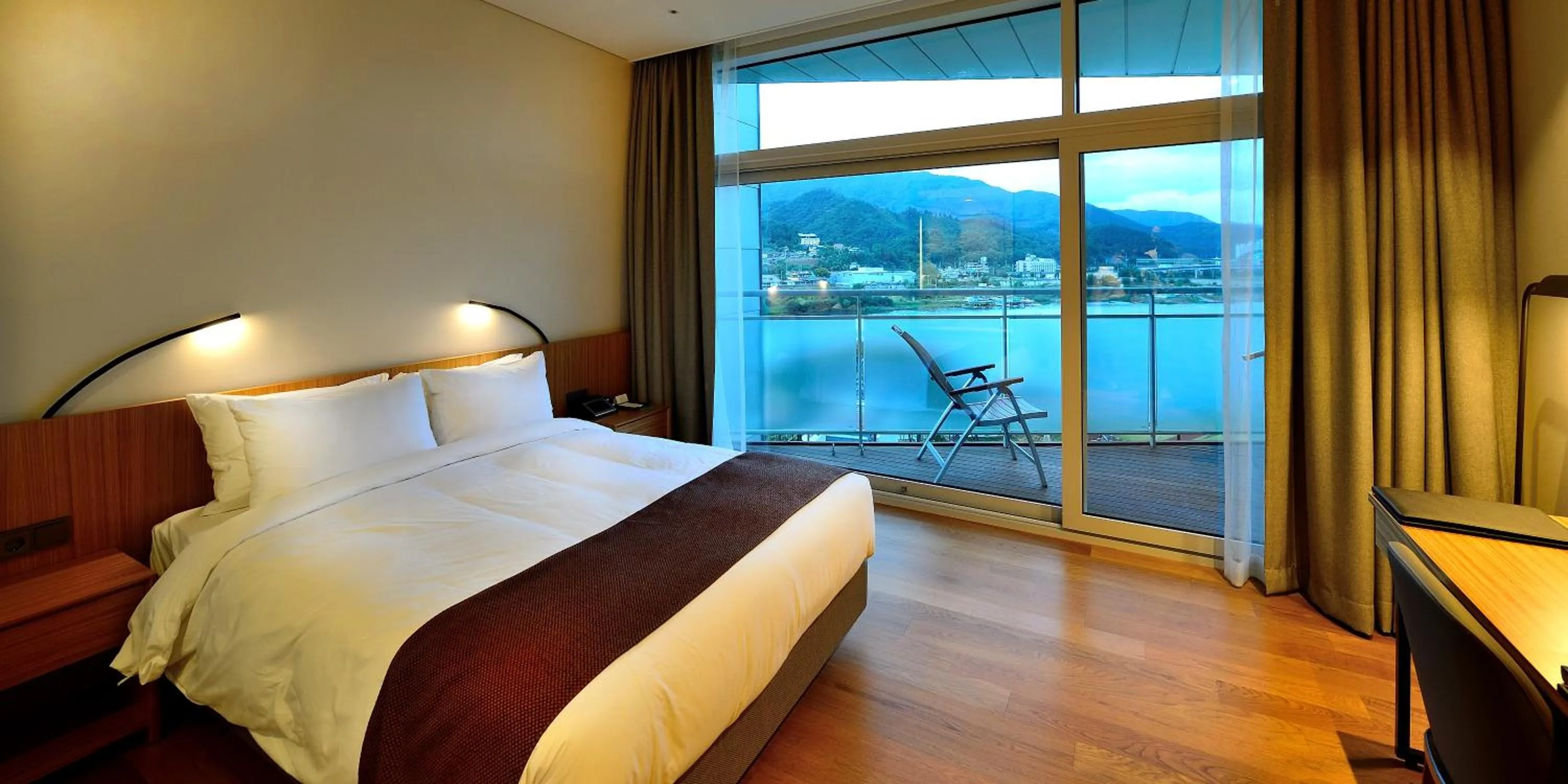 Bed in Midas Hotel & Resort