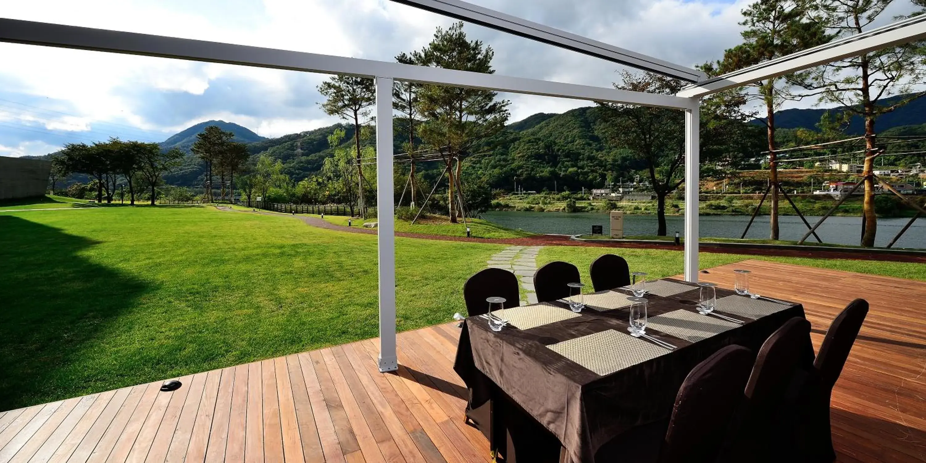 Restaurant/places to eat in Midas Hotel & Resort Restaurant/places to eat in Midas Hotel & Resort