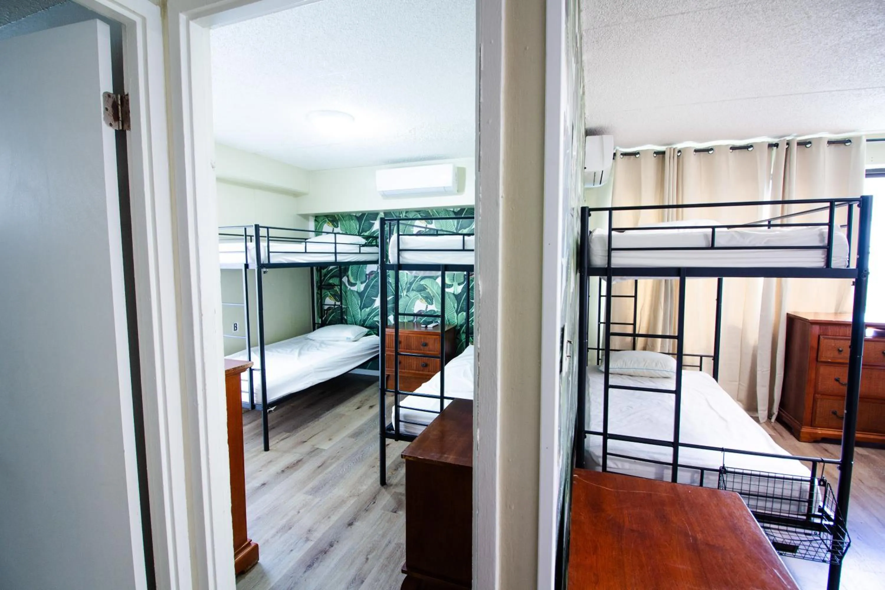 Bed in Waikiki Beachside Hostel