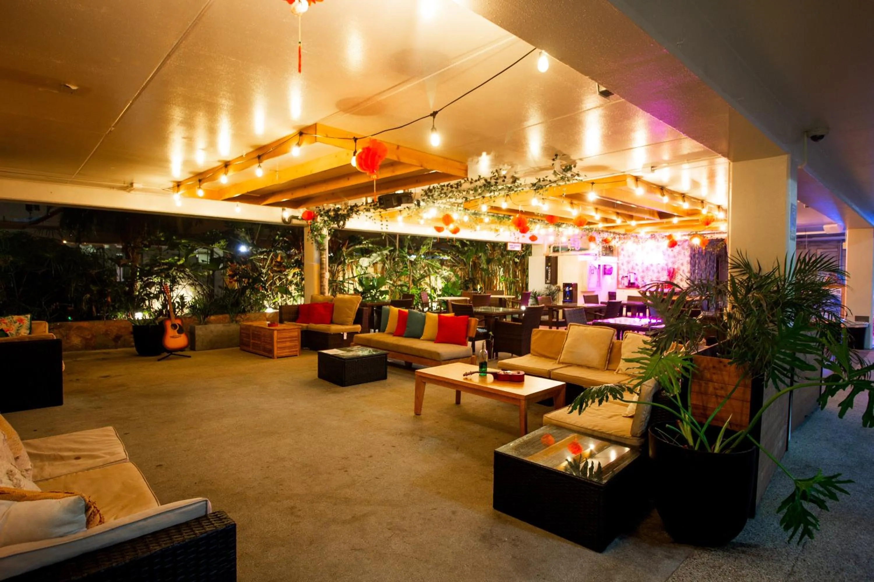 Waikiki Beachside Hostel