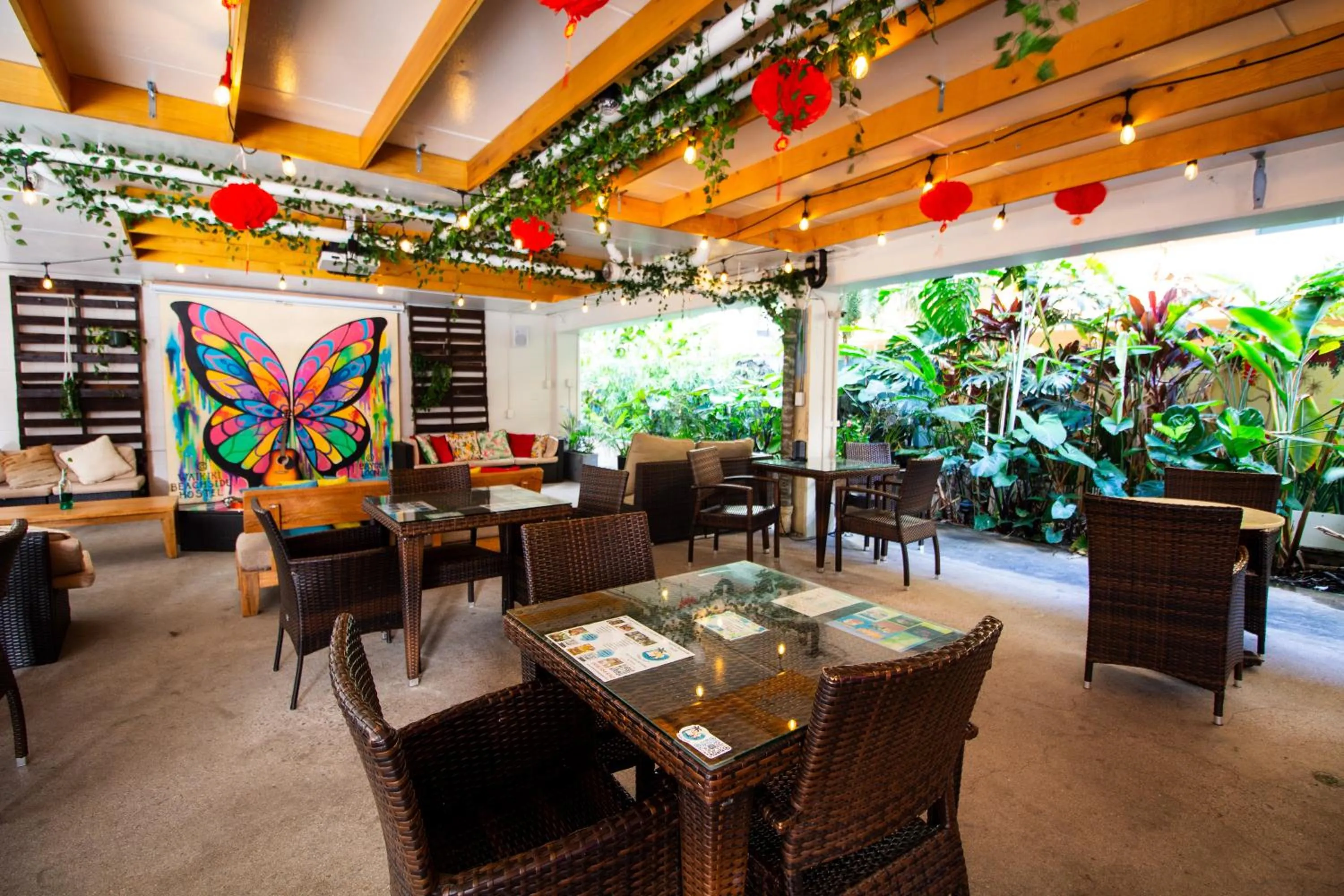 Waikiki Beachside Hostel