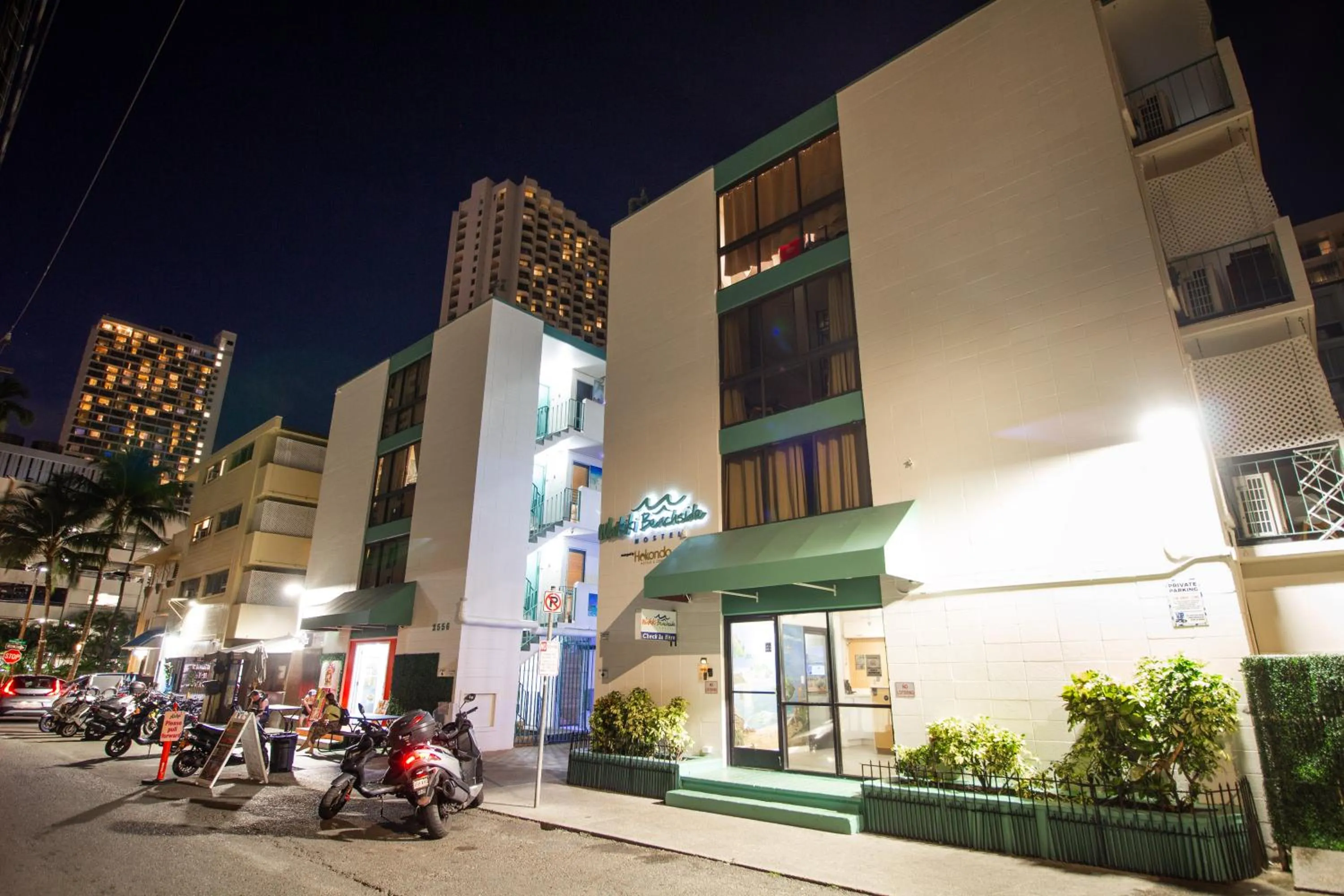 Waikiki Beachside Hostel