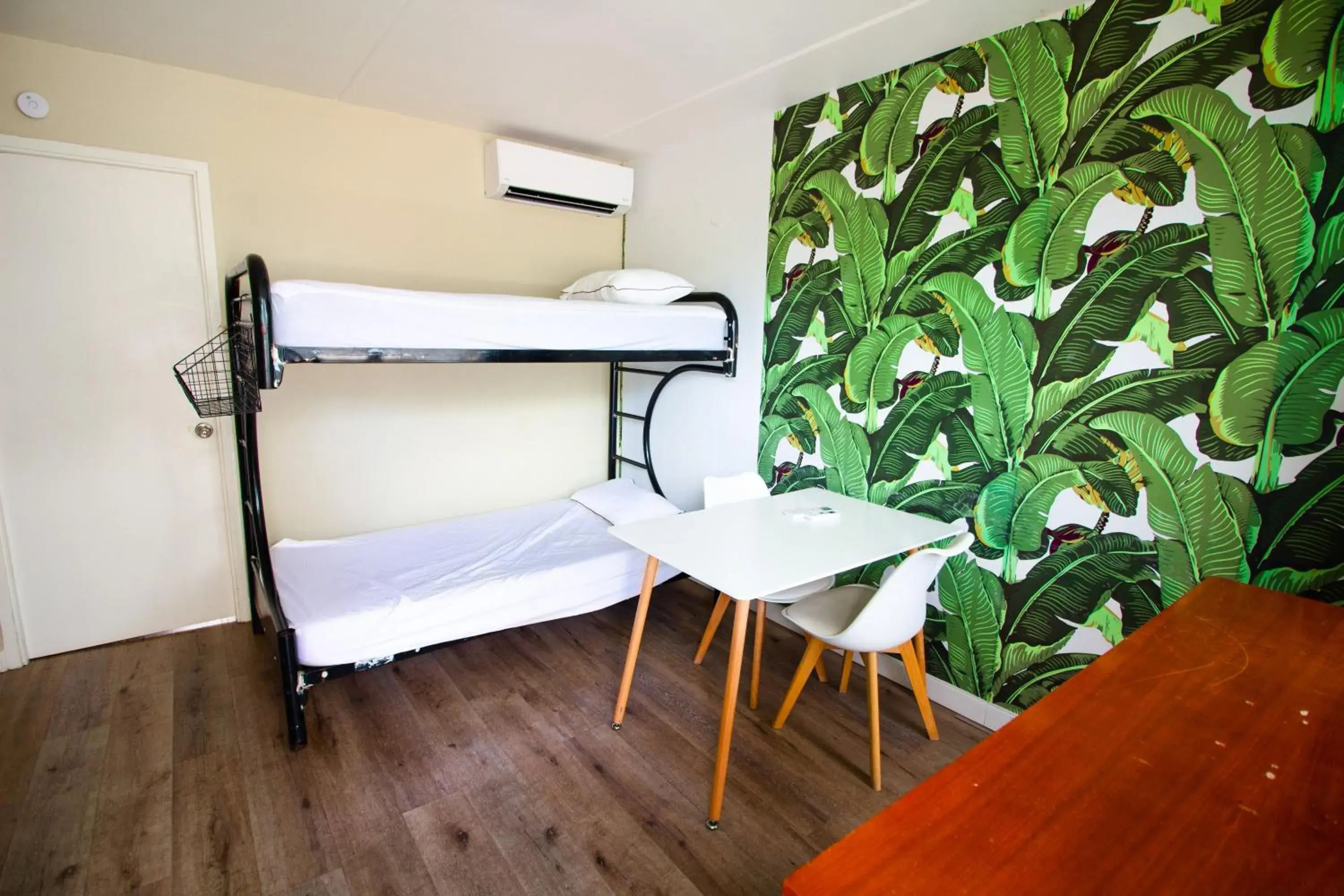 Bed in Waikiki Beachside Hostel Bed in Waikiki Beachside Hostel