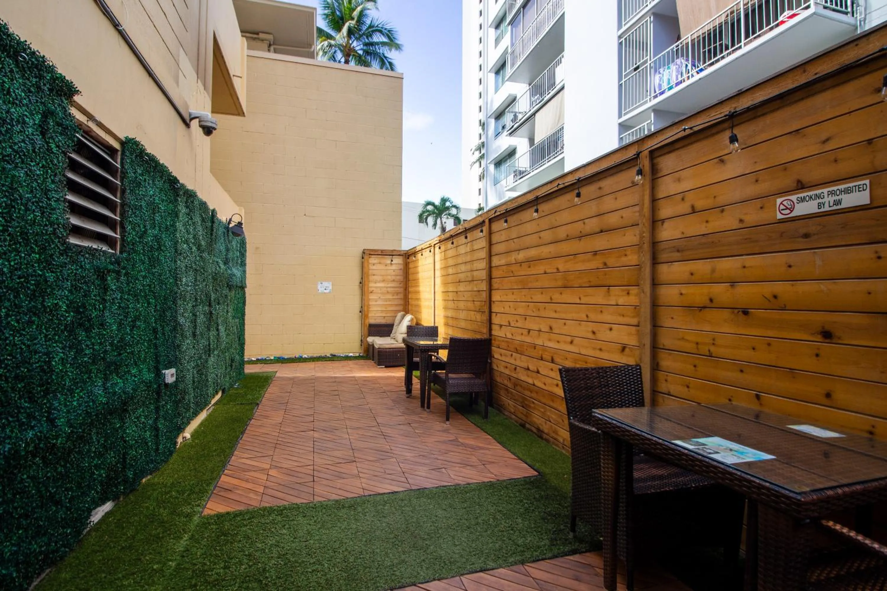 Lounge or bar in Waikiki Beachside Hostel