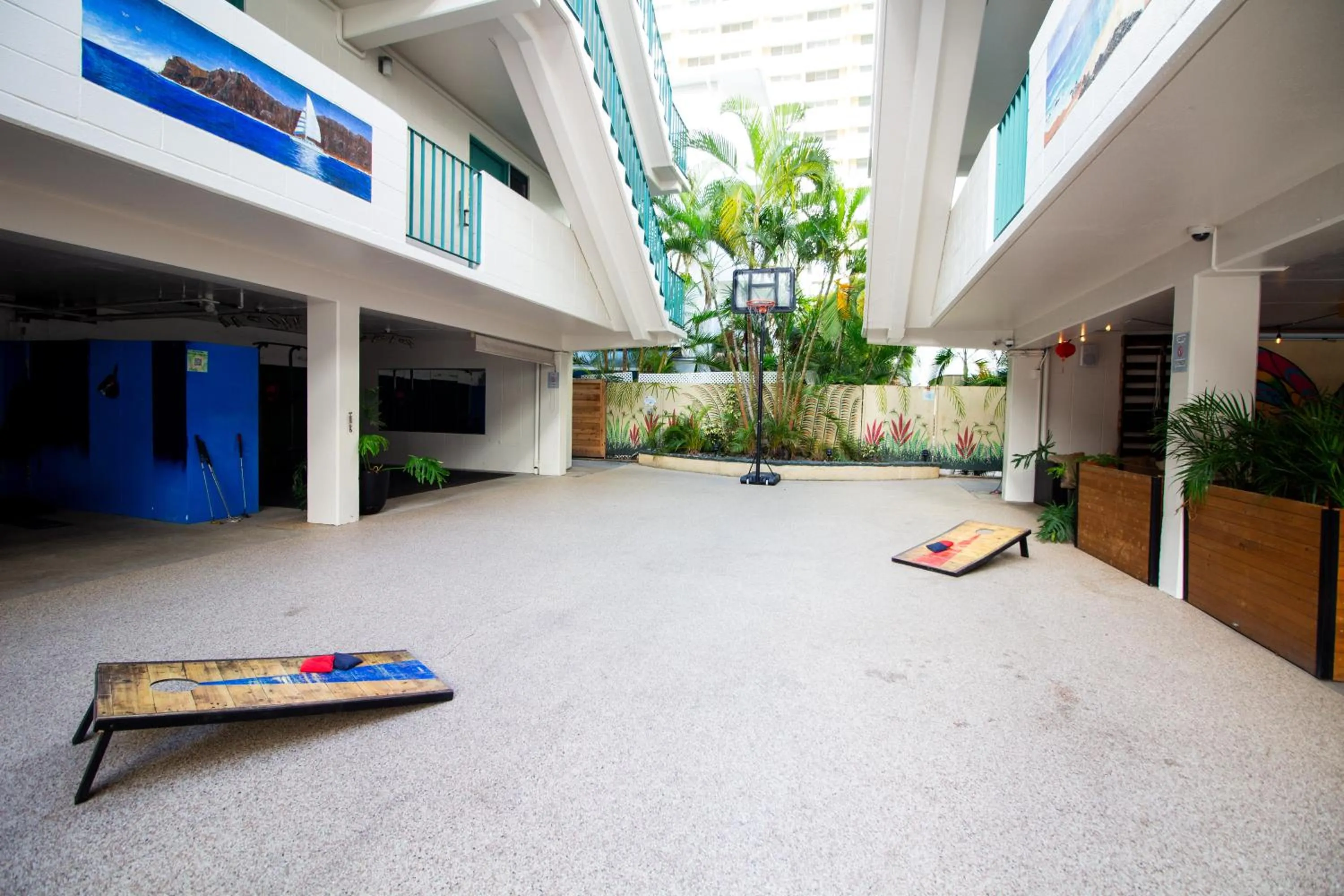 Waikiki Beachside Hostel