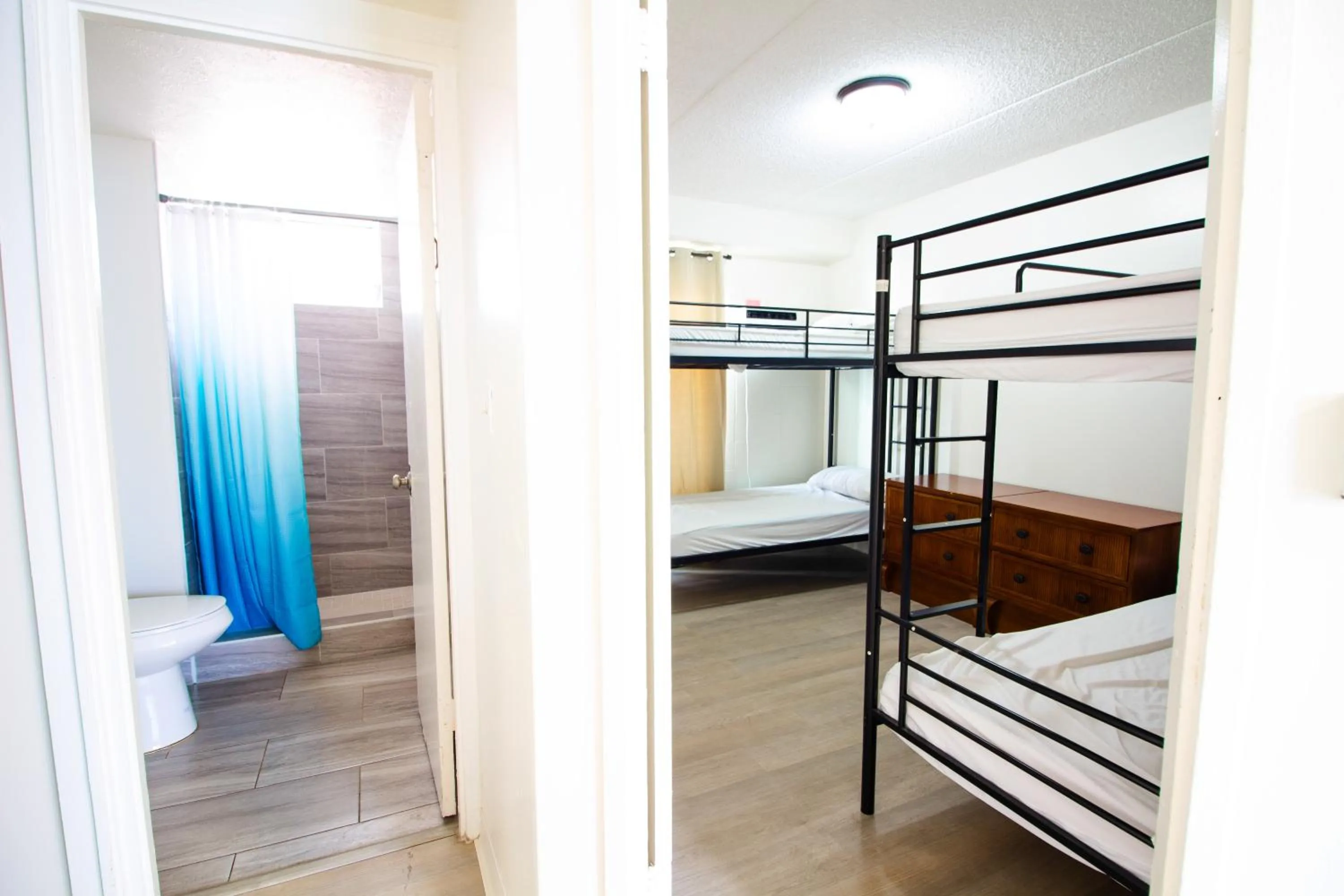 Bed in Waikiki Beachside Hostel