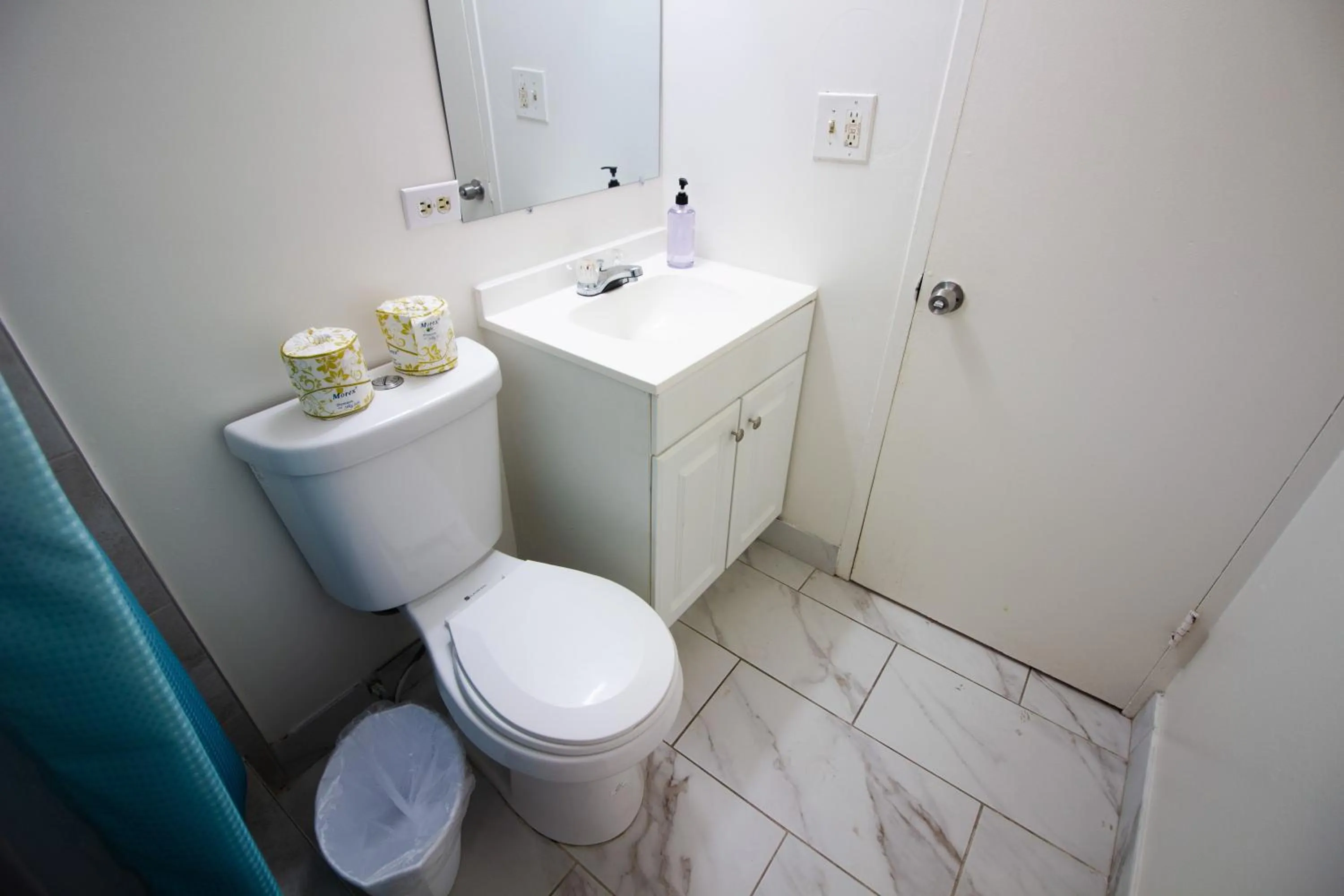 Waikiki Beachside Hostel