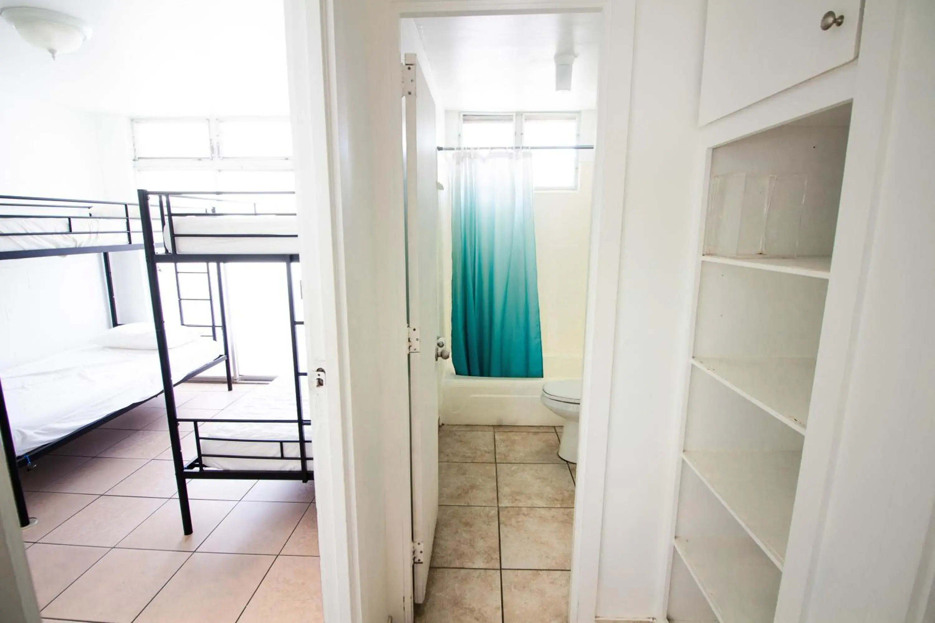 Bed in Waikiki Beachside Hostel Bed in Waikiki Beachside Hostel