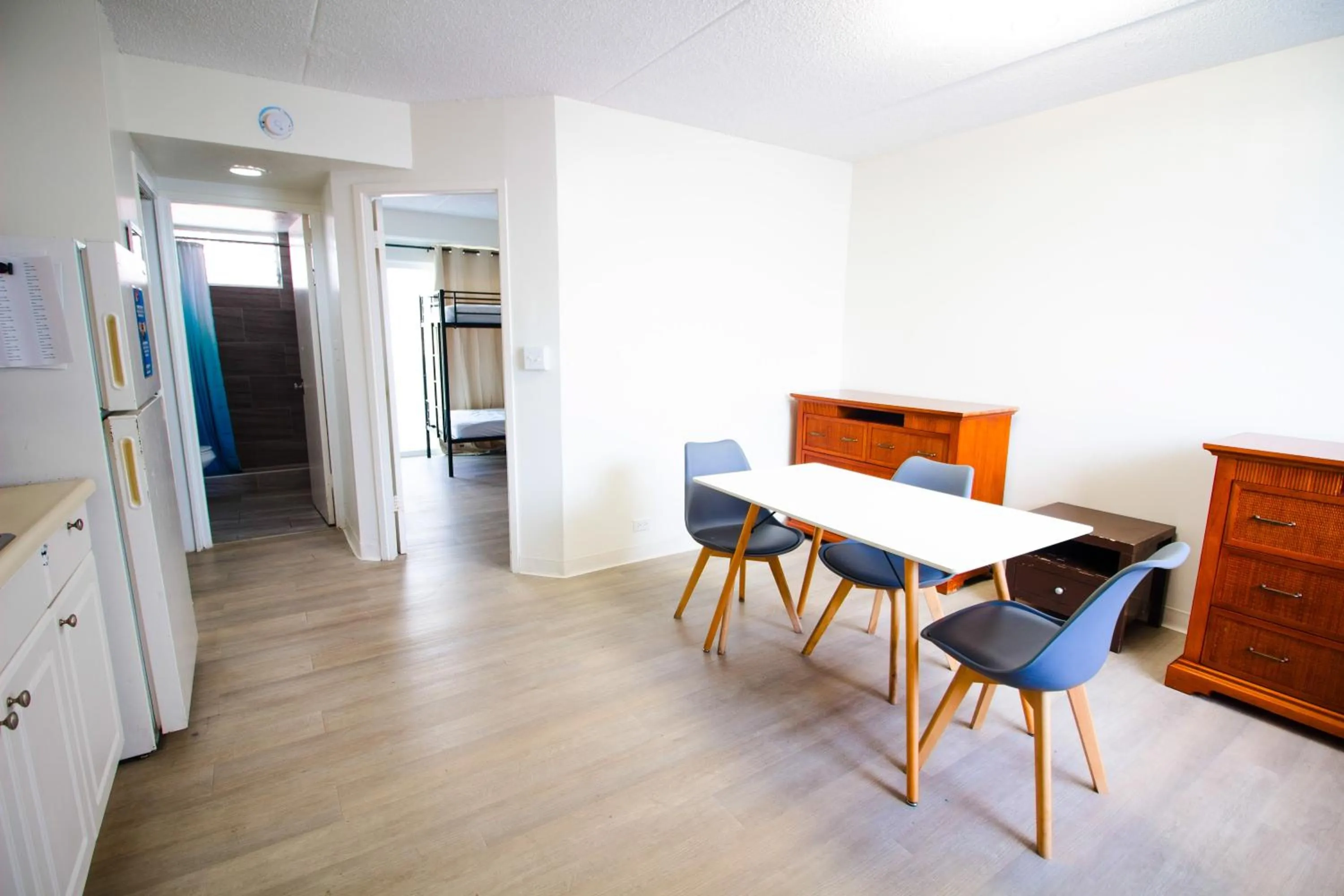 Waikiki Beachside Hostel