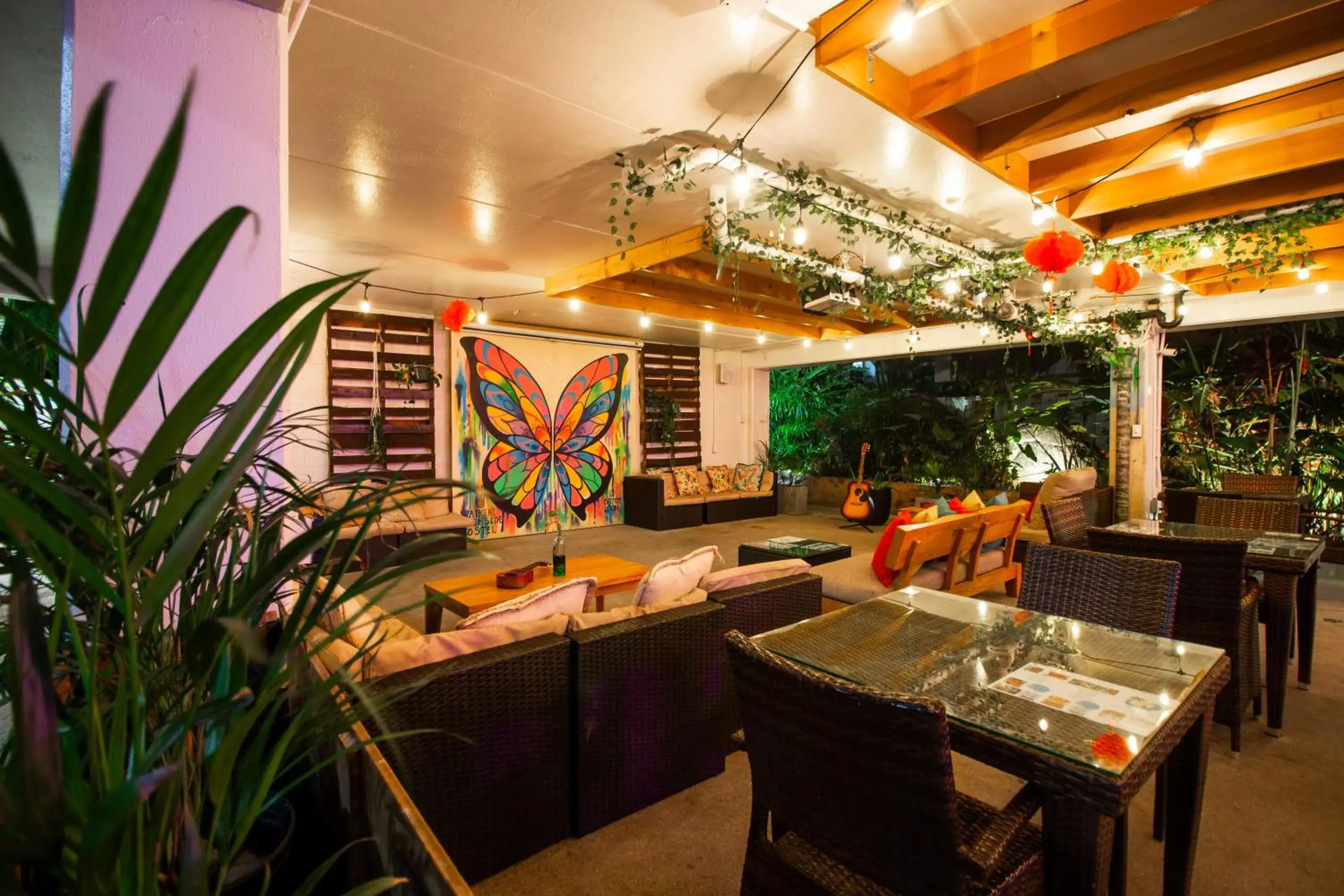 Restaurant/places to eat in Waikiki Beachside Hostel Restaurant/places to eat in Waikiki Beachside Hostel