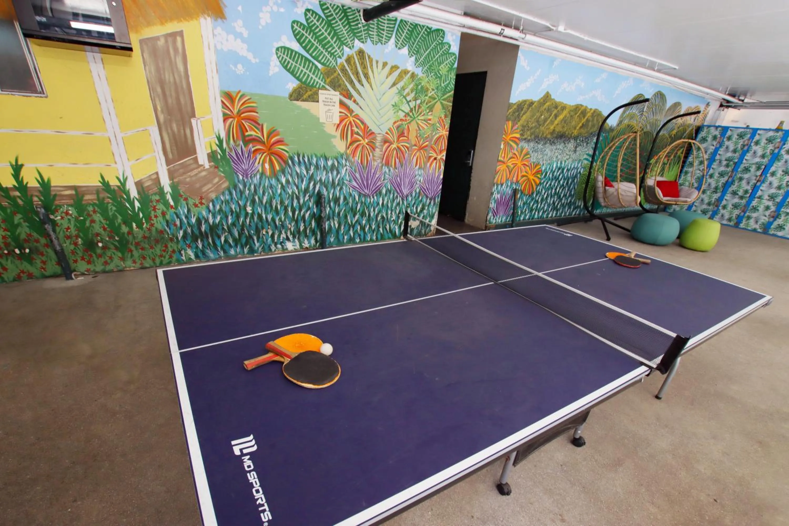 Property building in Waikiki Beachside Hostel