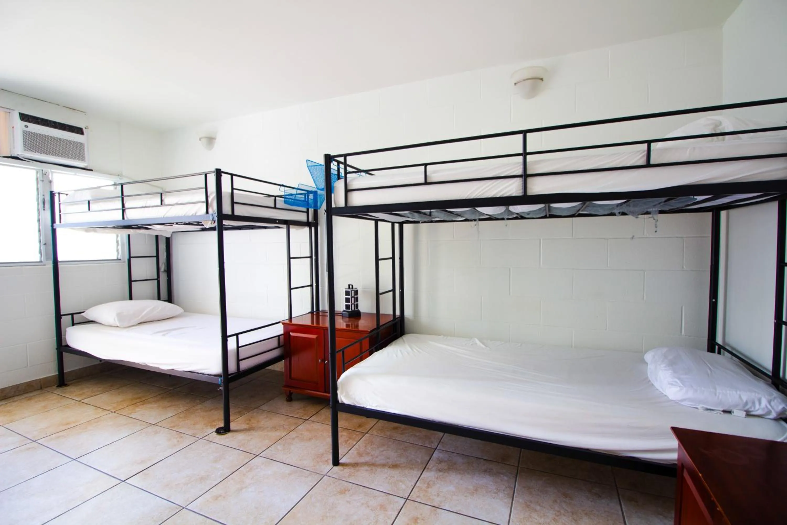 Bed in Waikiki Beachside Hostel