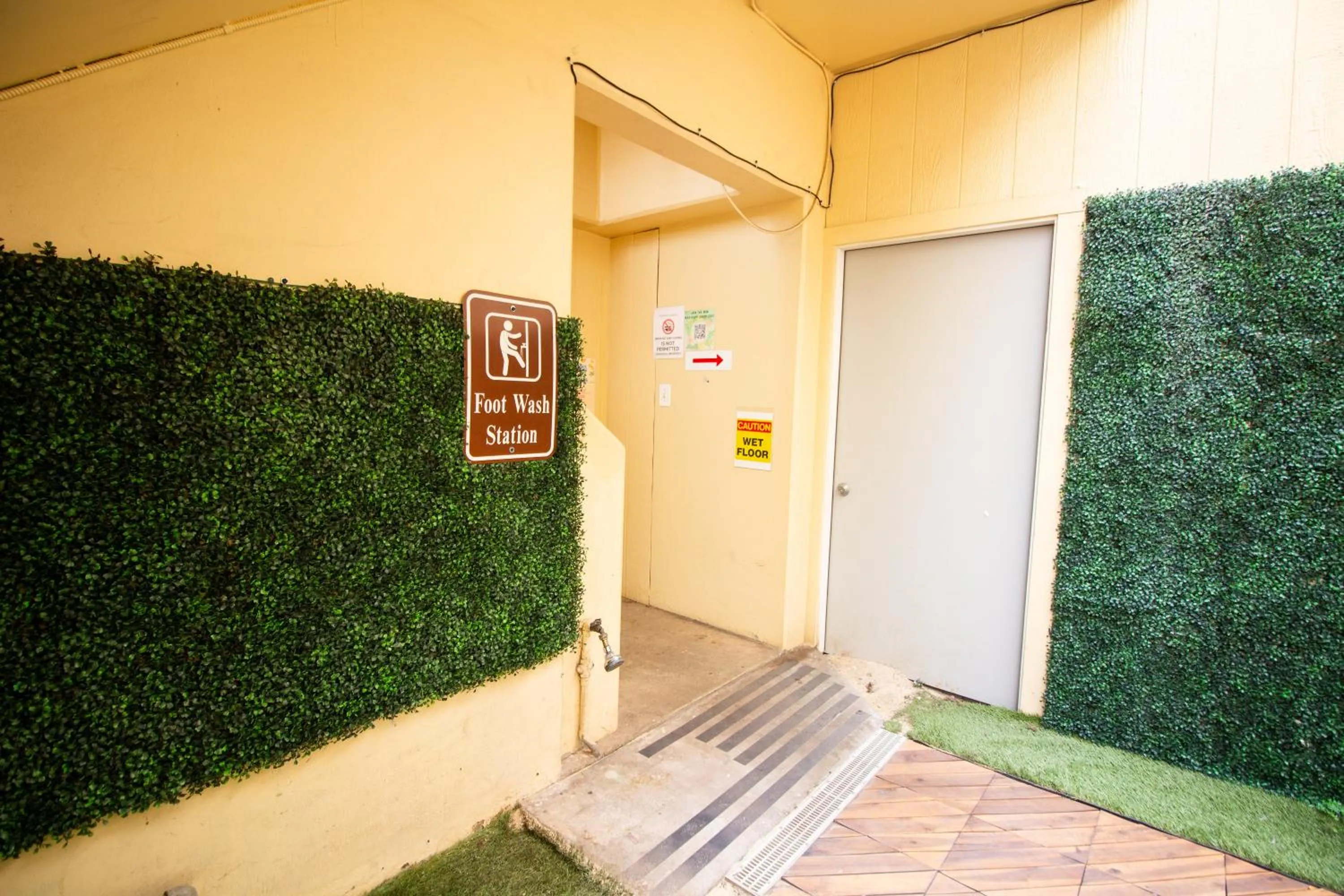 Waikiki Beachside Hostel