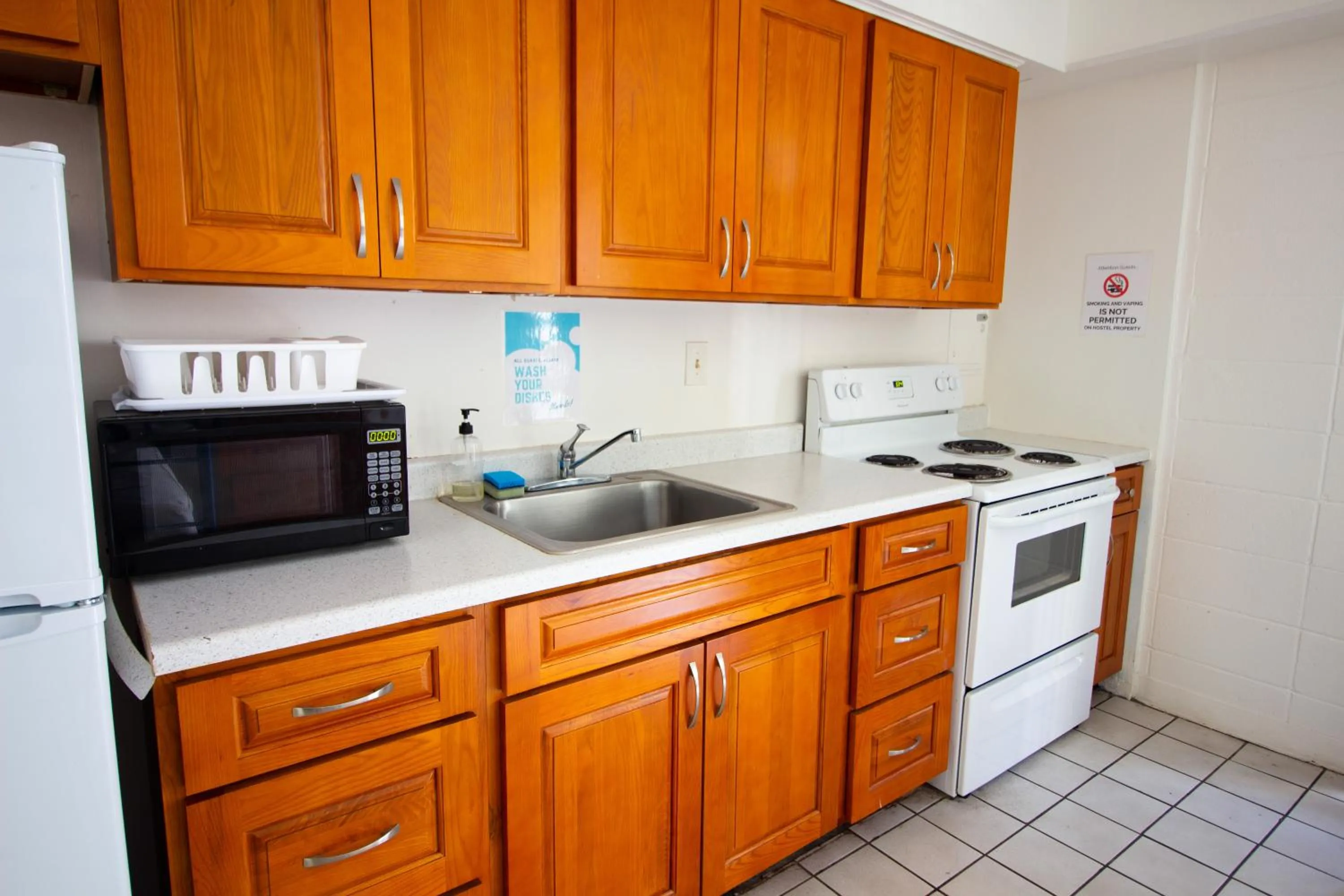 Waikiki Beachside Hostel