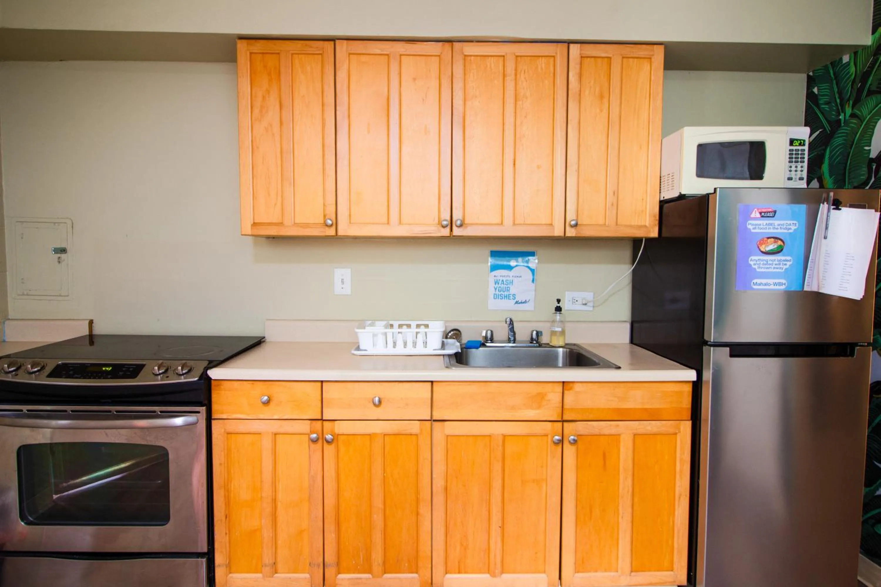 Waikiki Beachside Hostel