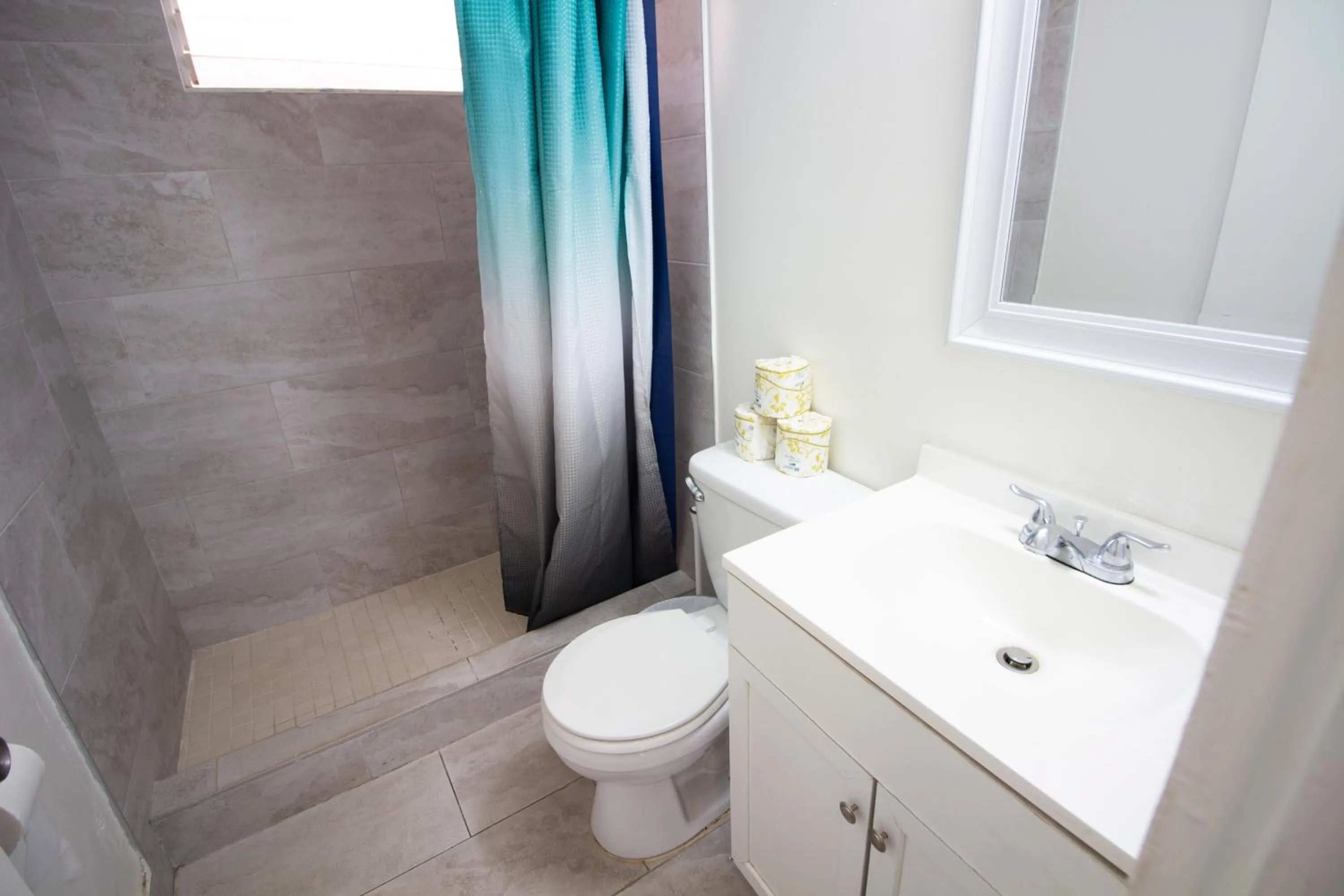 Waikiki Beachside Hostel