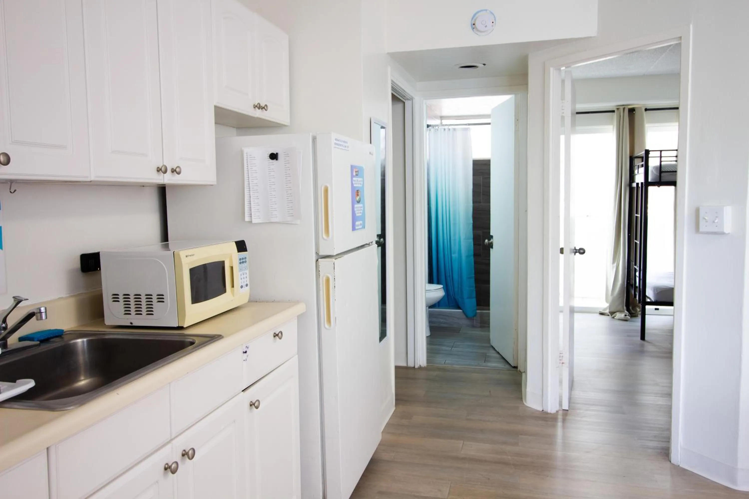 Waikiki Beachside Hostel