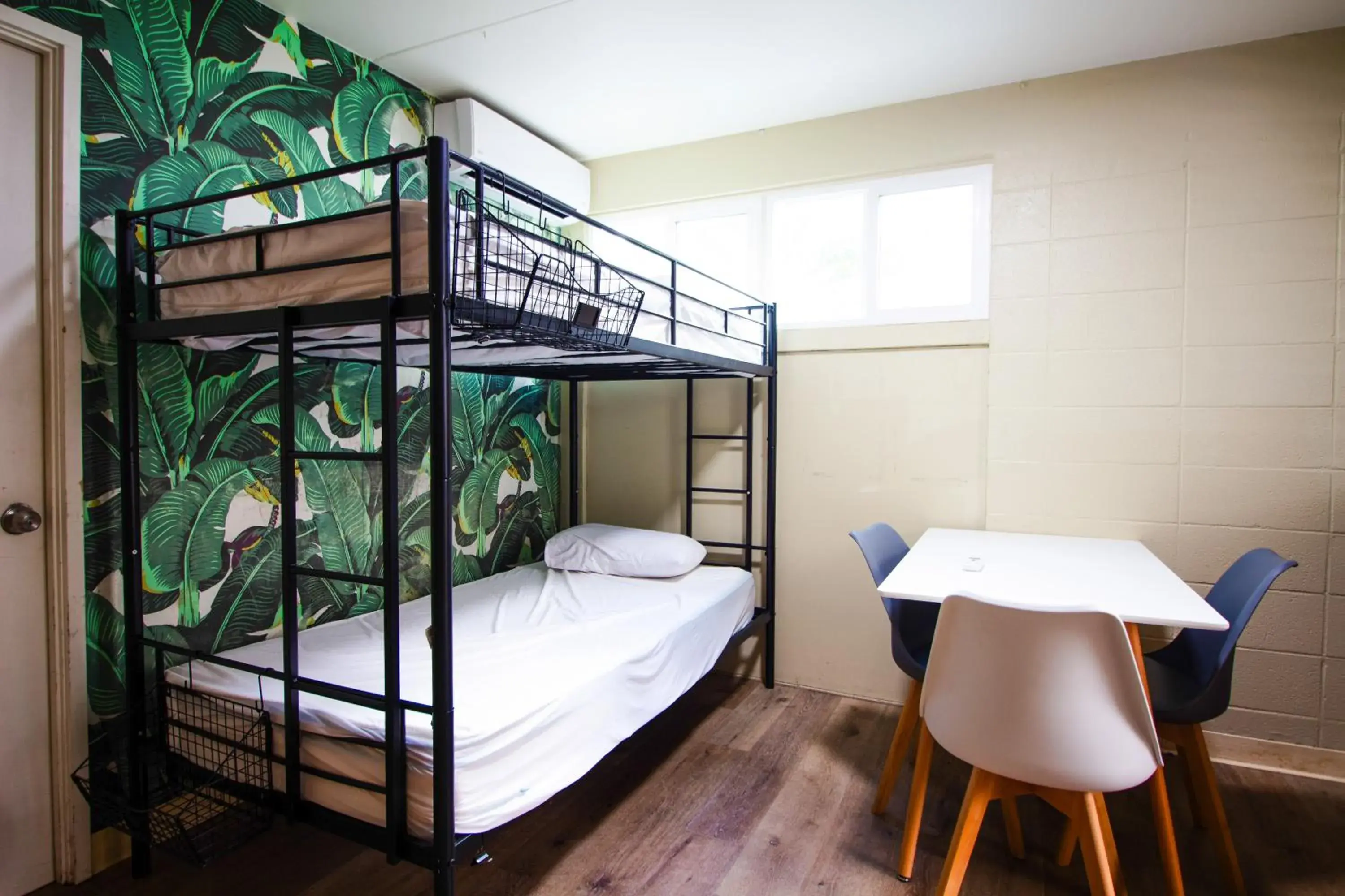 Bed in Waikiki Beachside Hostel Bed in Waikiki Beachside Hostel