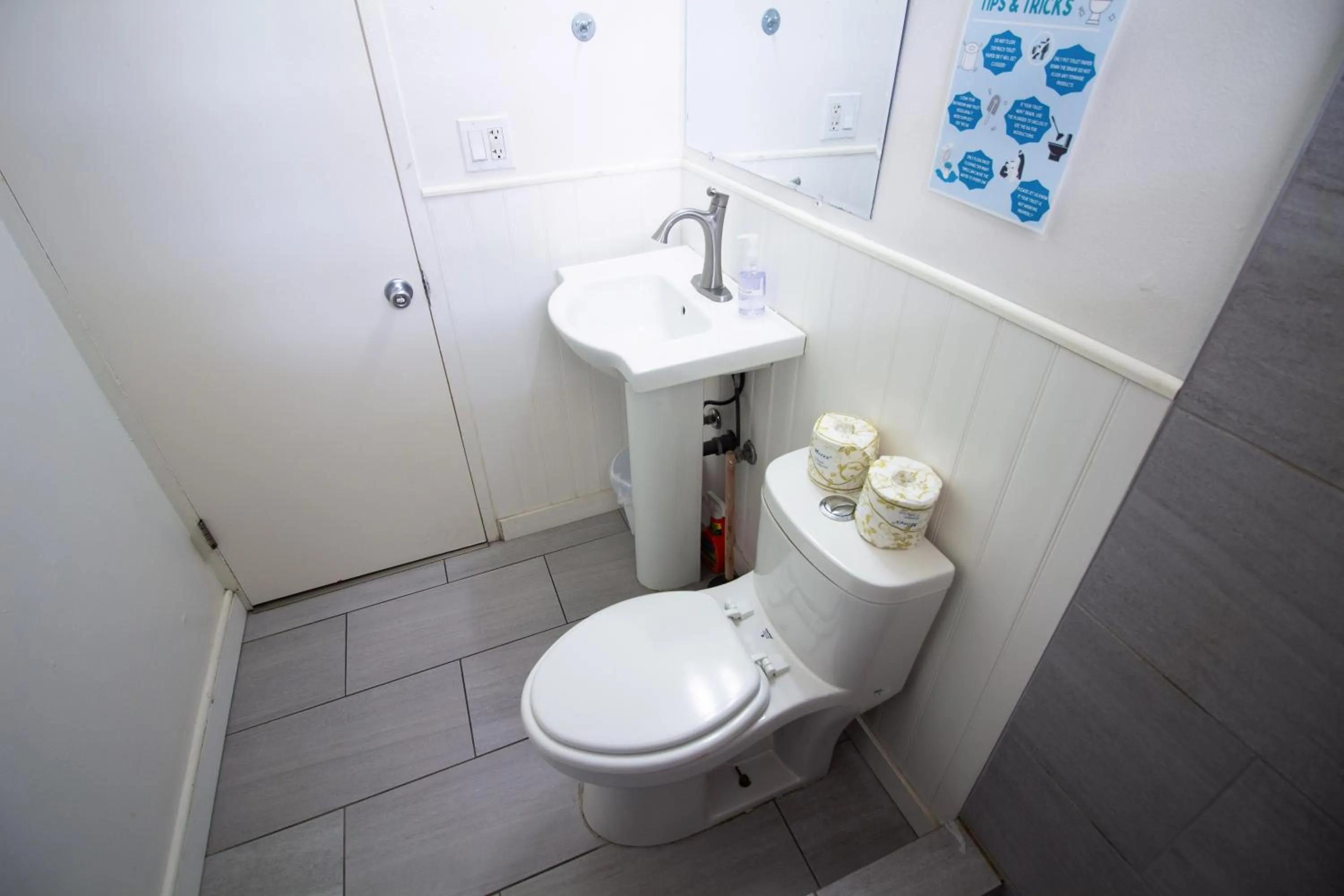 Waikiki Beachside Hostel