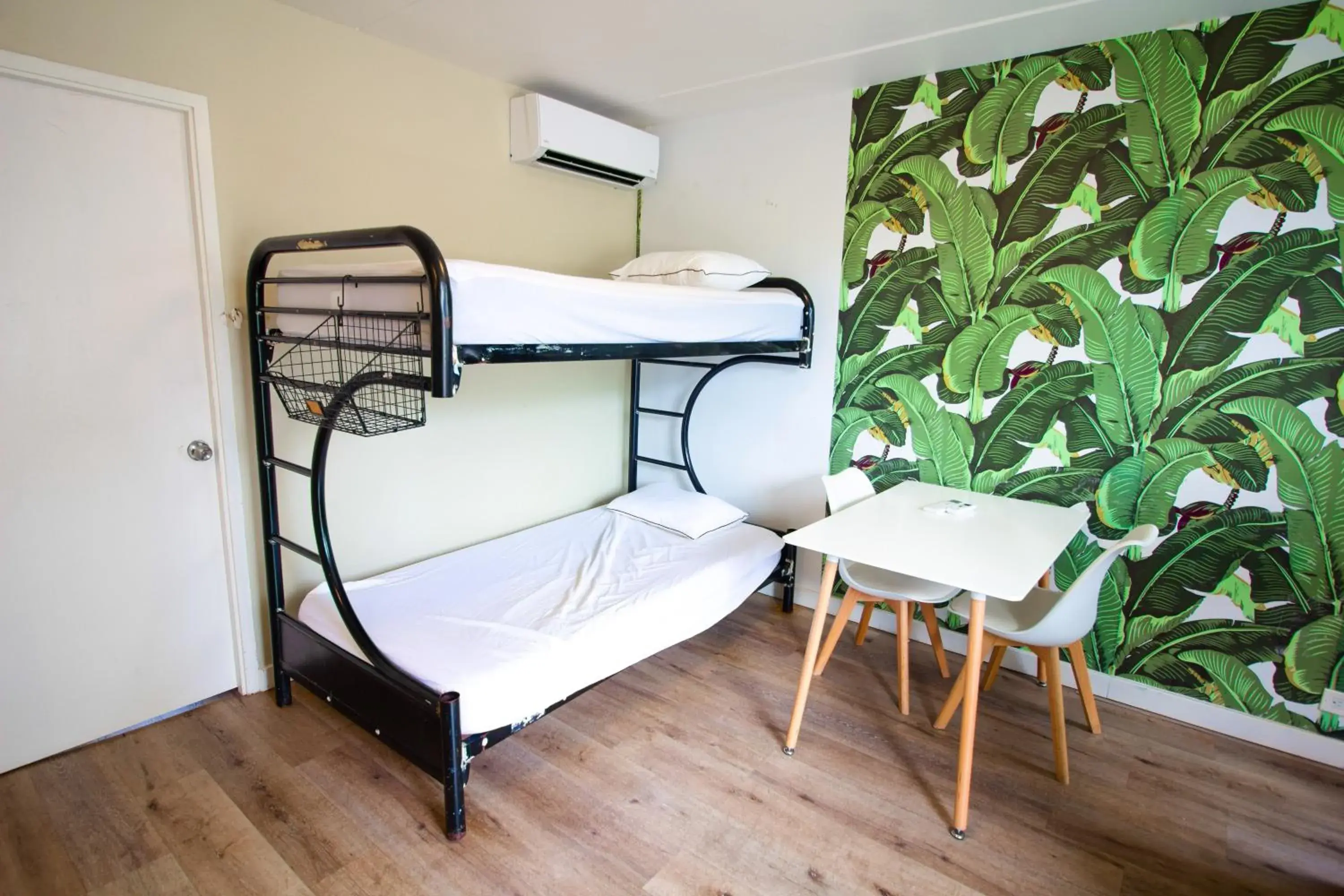 Bed in Waikiki Beachside Hostel Bed in Waikiki Beachside Hostel