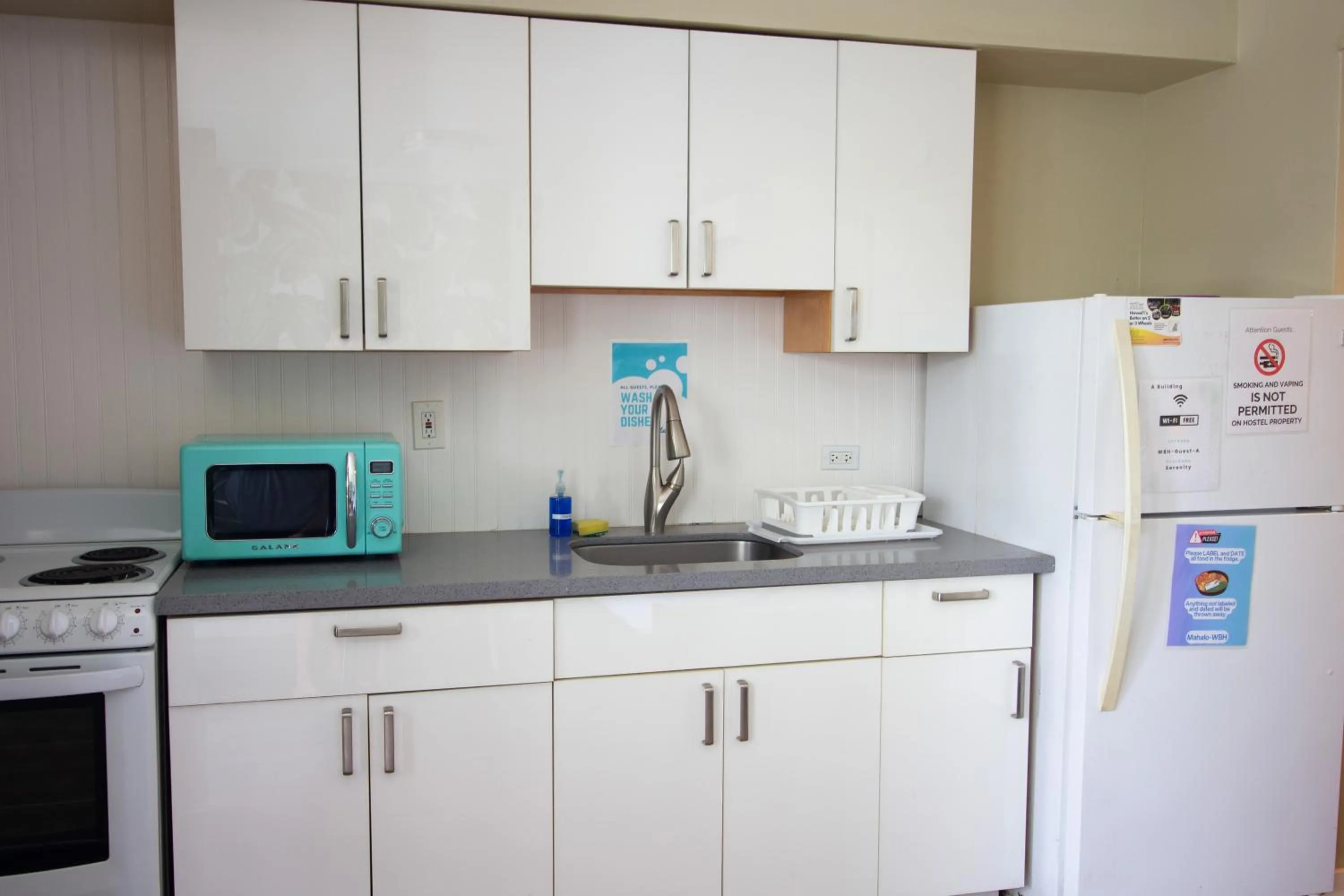 Waikiki Beachside Hostel