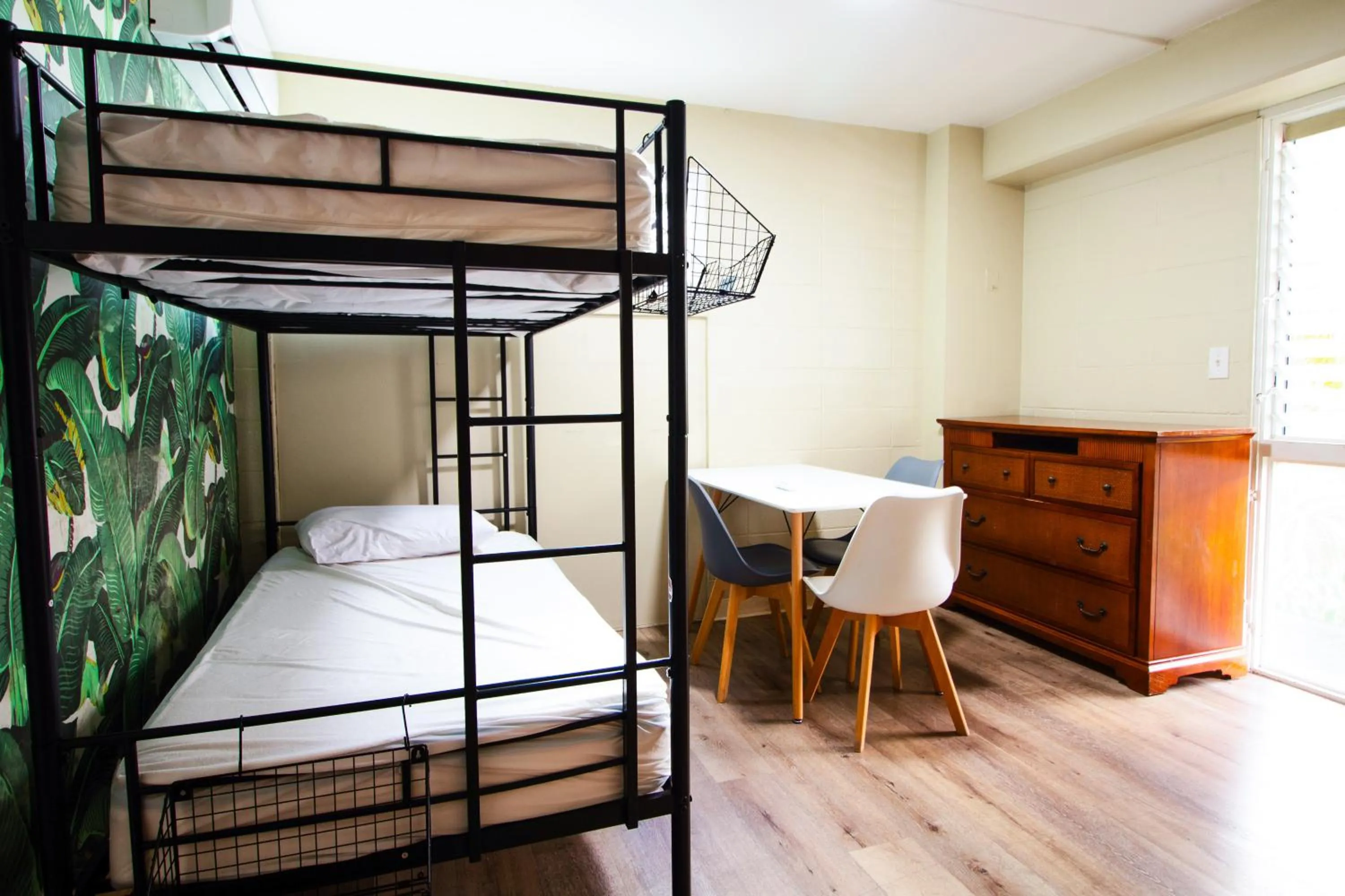 Bed in Waikiki Beachside Hostel