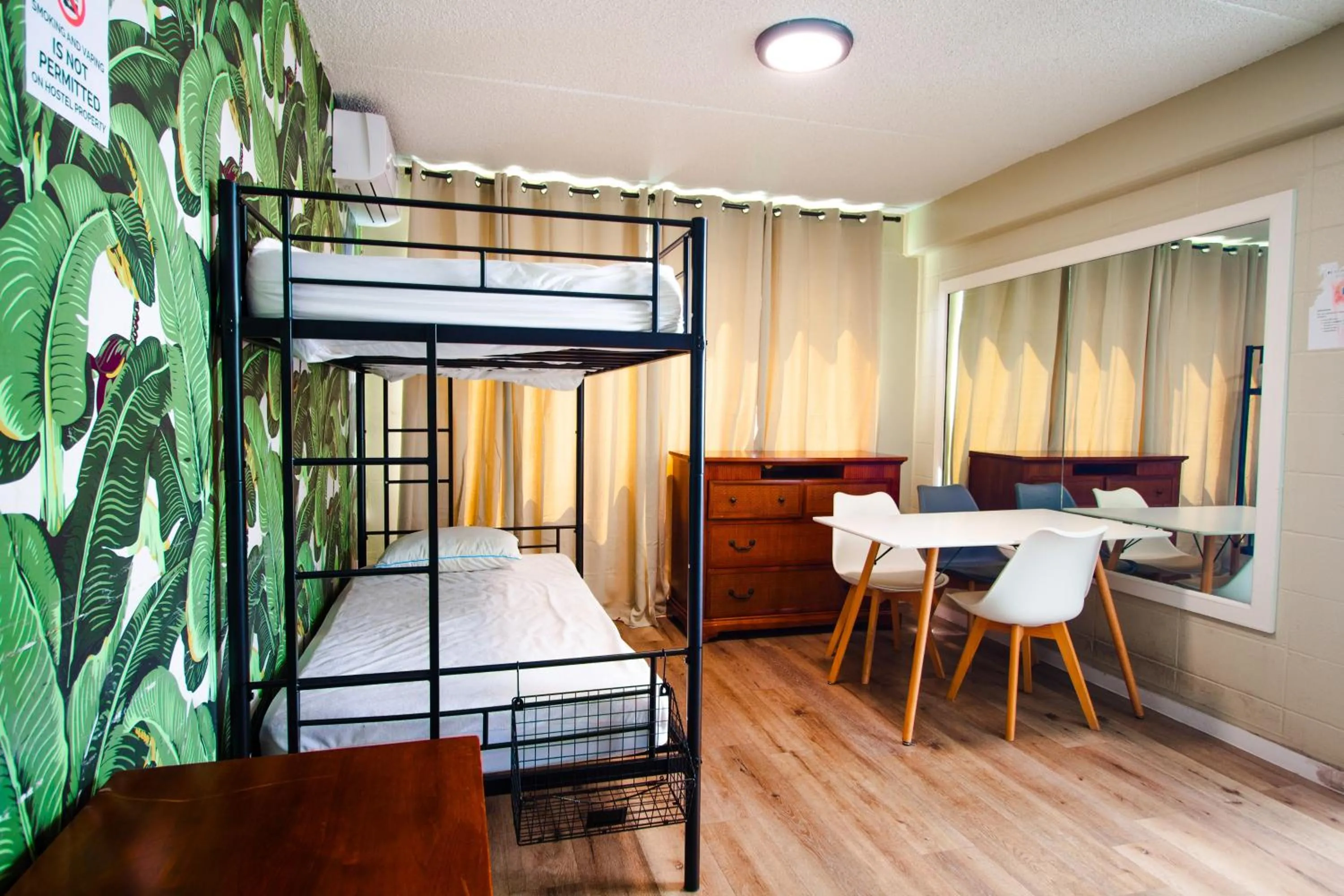 Bed in Waikiki Beachside Hostel