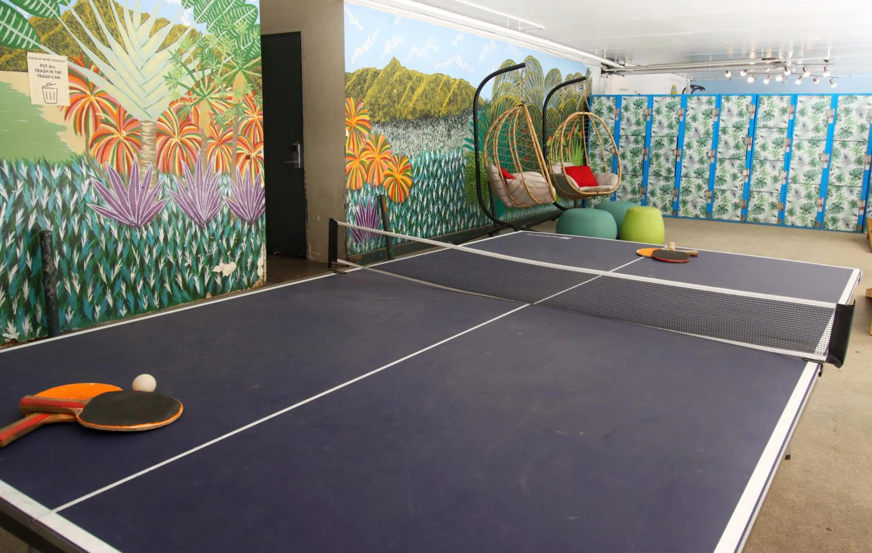 Property building in Waikiki Beachside Hostel