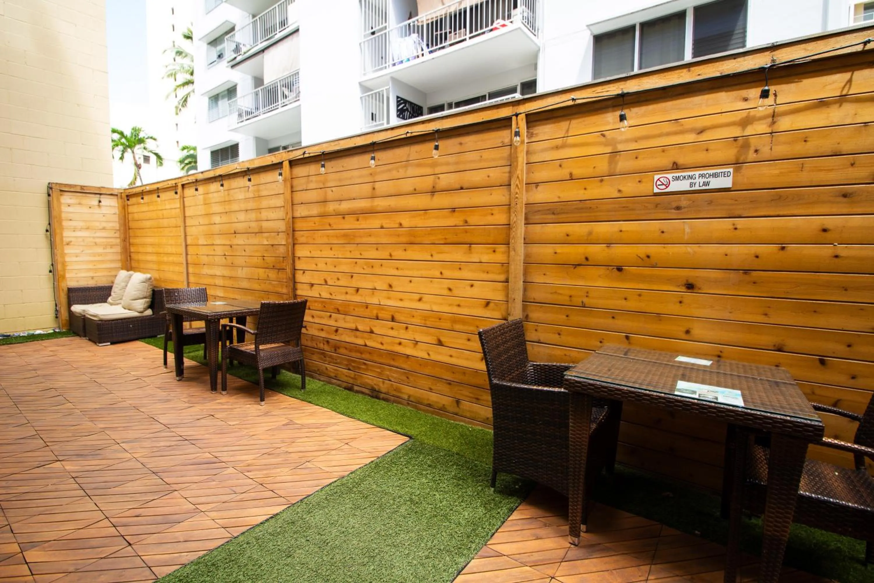 Waikiki Beachside Hostel