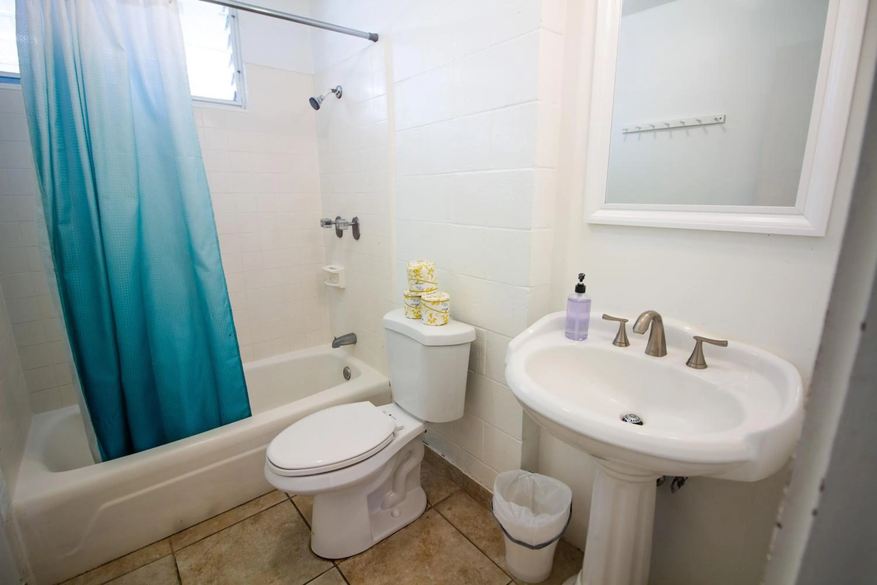 Waikiki Beachside Hostel