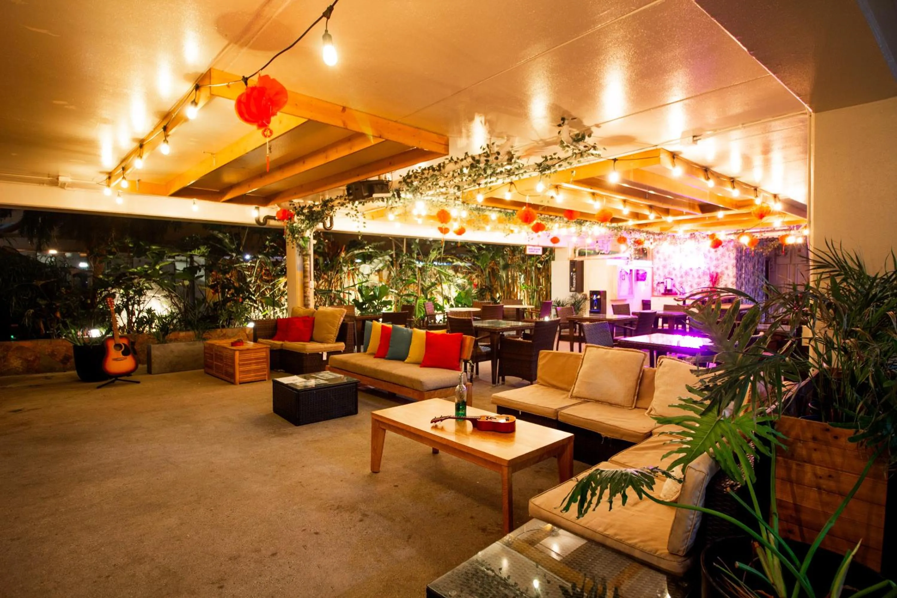 Lounge or bar in Waikiki Beachside Hostel