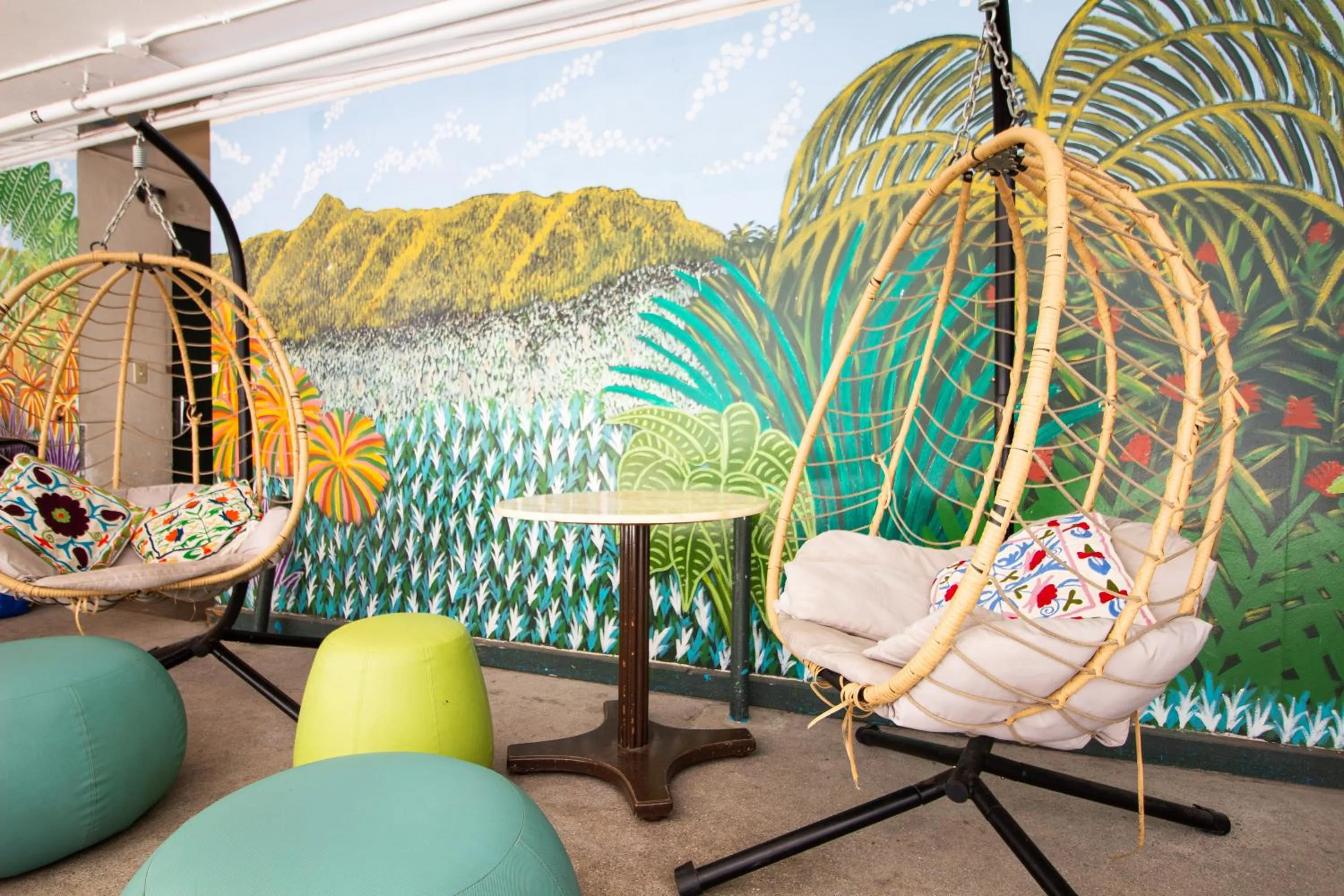 Waikiki Beachside Hostel