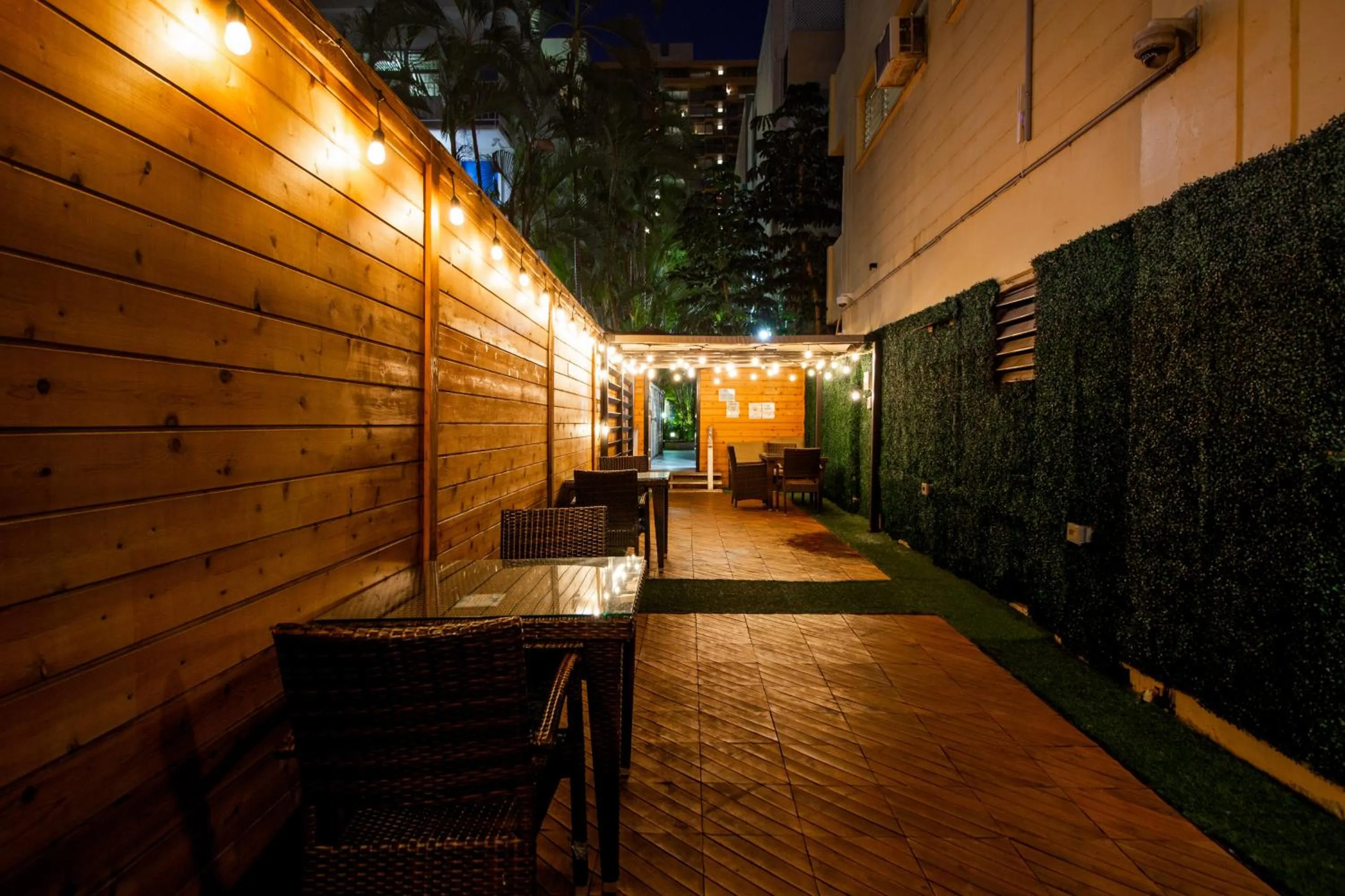 Waikiki Beachside Hostel