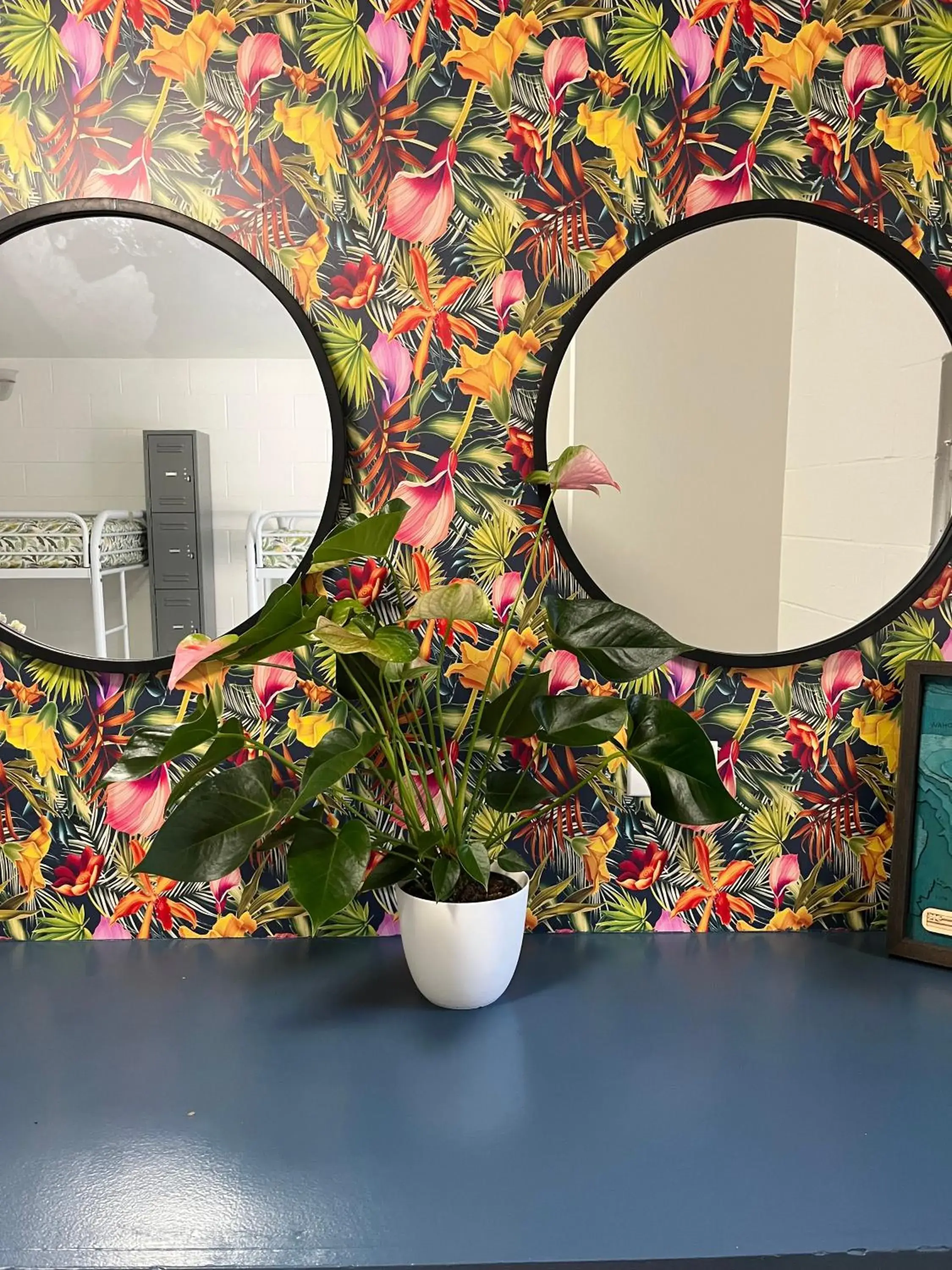 Property building in Waikiki Beachside Hostel Property building in Waikiki Beachside Hostel